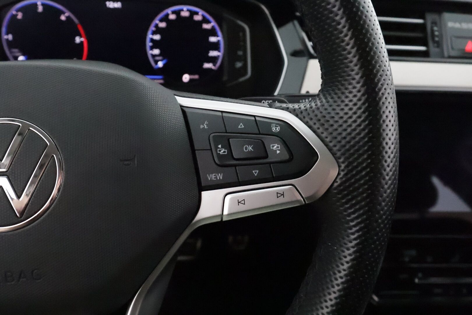 VOLKSWAGEN PASSAT 2021 Variant Alltrack 2,0 TDI SCR 147 kW 4MOTION DSG **Webasto / Koukku / Adapt.Vakkari / Matrix-LED / P.kamera / Navi** - Digimittari / Merkkihuollettu / Kahdet Renkaat