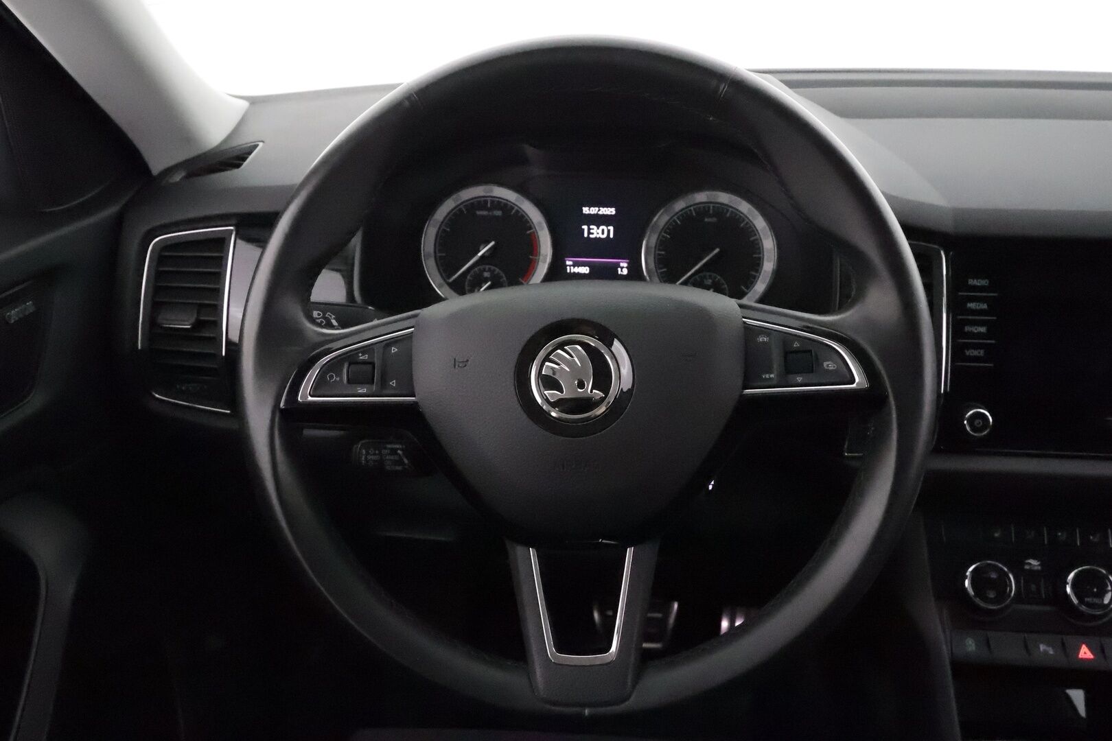 SKODA KODIAQ 2019 2,0 TSI 4x4 Scout DSG Autom. 7-Paikkainen - 3,99 % KORKOTARJOUS TÄHÄN AUTOON - 7-P / Webasto / Adapt.Vakkari / Canton Premium Sound / Vetokoukku / Peruutuskamera / Nahka-Alcantara / Supervarusteet / Juuri tullut Tampereelle!