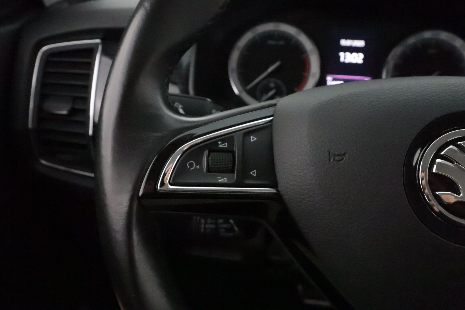 SKODA KODIAQ 2019 2,0 TSI 4x4 Scout DSG Autom. 7-Paikkainen - 3,99 % KORKOTARJOUS TÄHÄN AUTOON - 7-P / Webasto / Adapt.Vakkari / Canton Premium Sound / Vetokoukku / Peruutuskamera / Nahka-Alcantara / Supervarusteet / Juuri tullut Tampereelle!