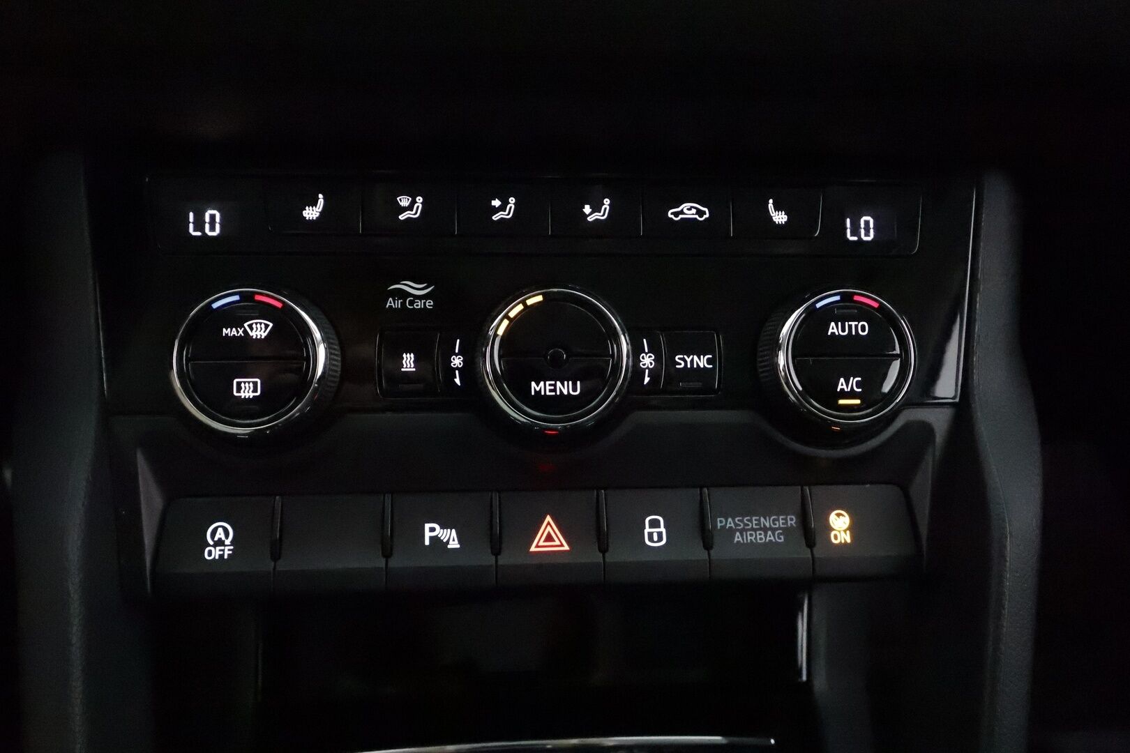 SKODA KODIAQ 2019 2,0 TSI 4x4 Scout DSG Autom. 7-Paikkainen - 3,99 % KORKOTARJOUS TÄHÄN AUTOON - 7-P / Webasto / Adapt.Vakkari / Canton Premium Sound / Vetokoukku / Peruutuskamera / Nahka-Alcantara / Supervarusteet / Juuri tullut Tampereelle!