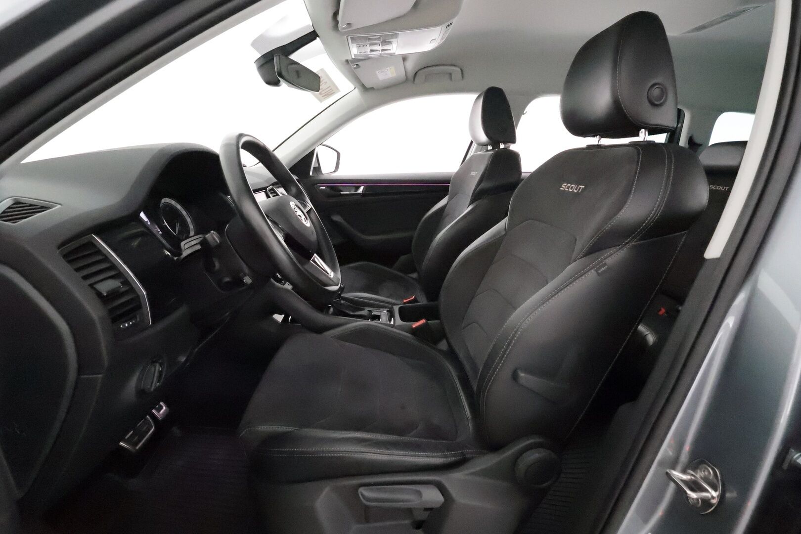 SKODA KODIAQ 2019 2,0 TSI 4x4 Scout DSG Autom. 7-Paikkainen - 3,99 % KORKOTARJOUS TÄHÄN AUTOON - 7-P / Webasto / Adapt.Vakkari / Canton Premium Sound / Vetokoukku / Peruutuskamera / Nahka-Alcantara / Supervarusteet / Juuri tullut Tampereelle!