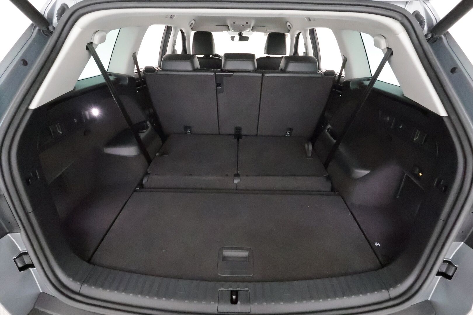 SKODA KODIAQ 2019 2,0 TSI 4x4 Scout DSG Autom. 7-Paikkainen - 3,99 % KORKOTARJOUS TÄHÄN AUTOON - 7-P / Webasto / Adapt.Vakkari / Canton Premium Sound / Vetokoukku / Peruutuskamera / Nahka-Alcantara / Supervarusteet / Juuri tullut Tampereelle!
