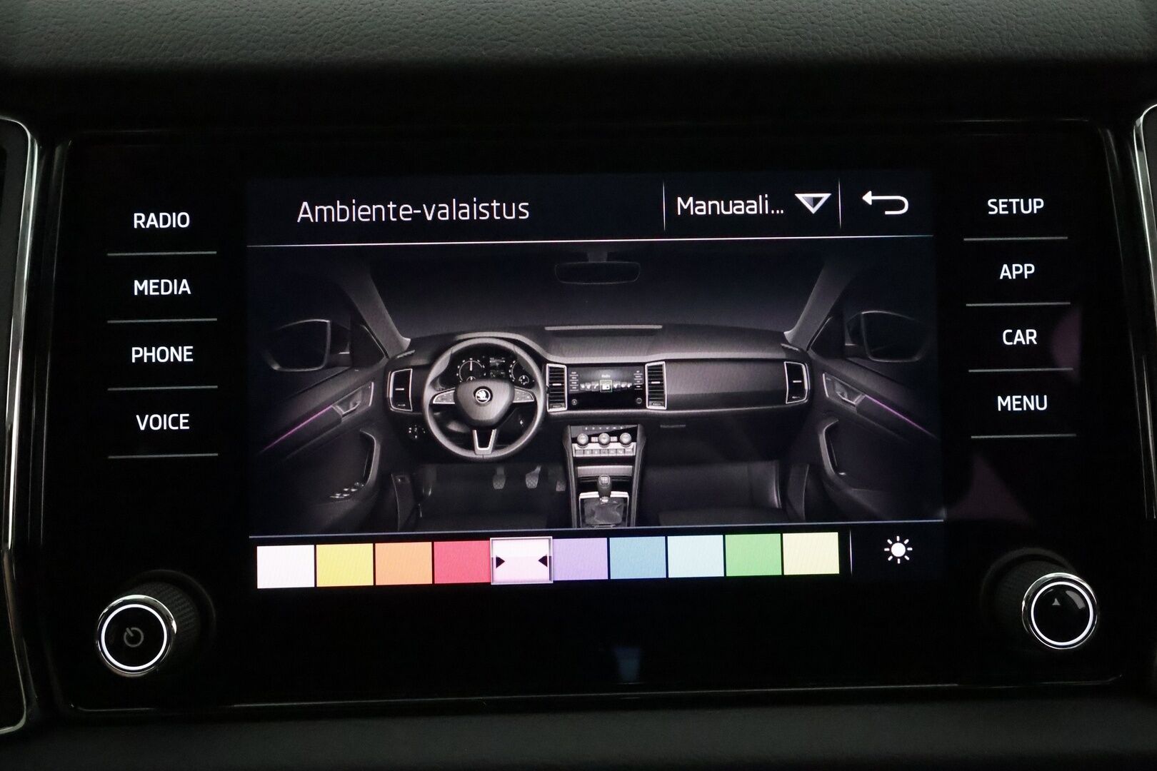 SKODA KODIAQ 2019 2,0 TSI 4x4 Scout DSG Autom. 7-Paikkainen - 3,99 % KORKOTARJOUS TÄHÄN AUTOON - 7-P / Webasto / Adapt.Vakkari / Canton Premium Sound / Vetokoukku / Peruutuskamera / Nahka-Alcantara / Supervarusteet / Juuri tullut Tampereelle!