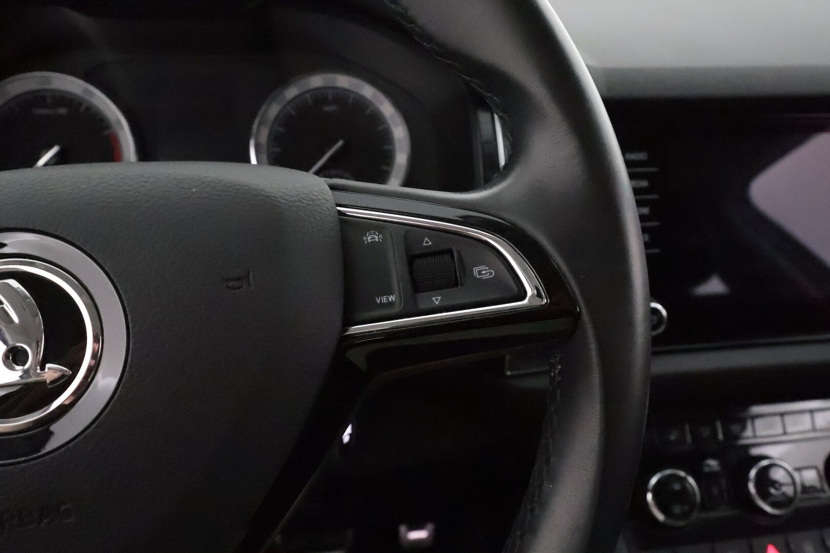 SKODA KODIAQ 2019 2,0 TSI 4x4 Scout DSG Autom. 7-Paikkainen - 3,99 % KORKOTARJOUS TÄHÄN AUTOON - 7-P / Webasto / Adapt.Vakkari / Canton Premium Sound / Vetokoukku / Peruutuskamera / Nahka-Alcantara / Supervarusteet / Juuri tullut Tampereelle!
