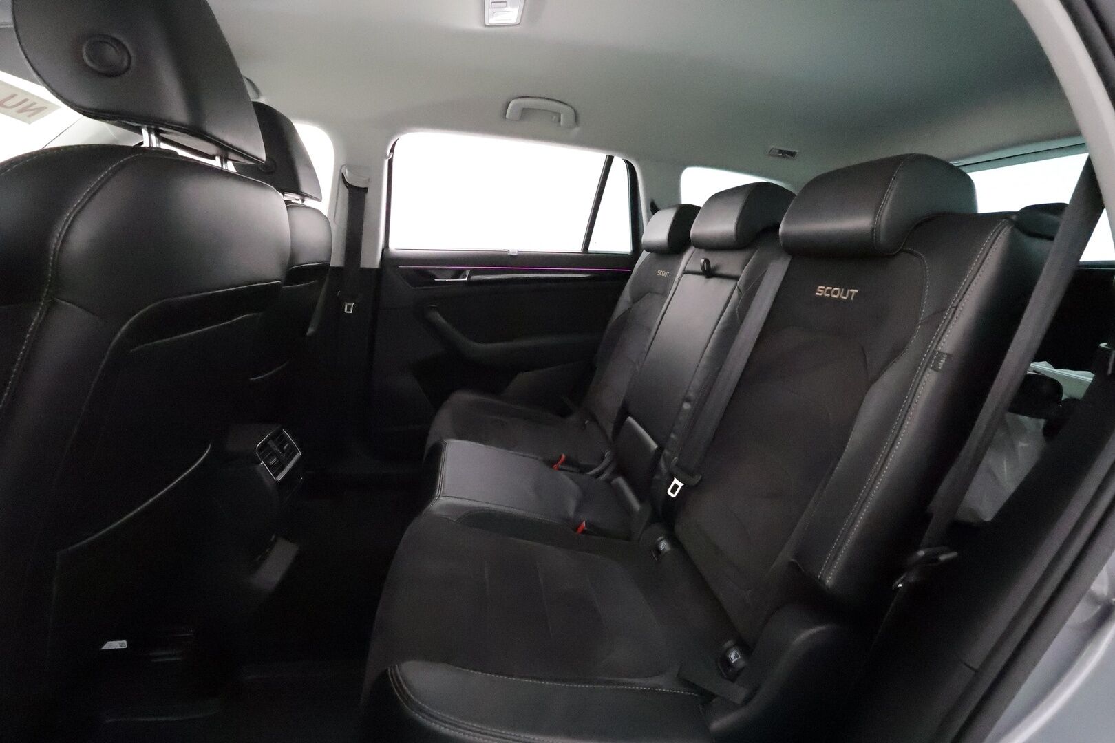 SKODA KODIAQ 2019 2,0 TSI 4x4 Scout DSG Autom. 7-Paikkainen - 3,99 % KORKOTARJOUS TÄHÄN AUTOON - 7-P / Webasto / Adapt.Vakkari / Canton Premium Sound / Vetokoukku / Peruutuskamera / Nahka-Alcantara / Supervarusteet / Juuri tullut Tampereelle!