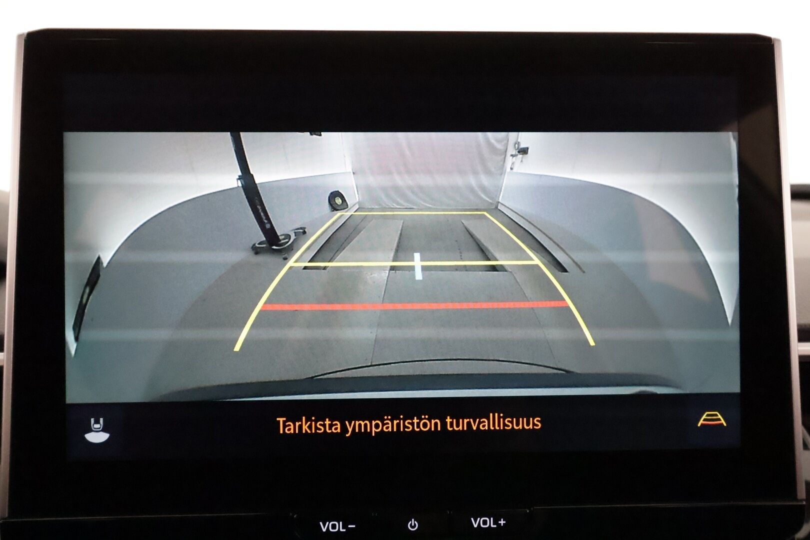 TOYOTA COROLLA CROSS 2022 2.0 Hybrid AWD-i Launch Edition ** Adapt.vakkari / P.kamera / Navi / Digimittaristo / KeylessGo / LED / Ratinlämmitin** - 3,99 % KORKOTARJOUS TÄHÄN AUTOON 31.8. ASTI! - Kahdet renkaat aluvanteilla / Merkkihuollettu