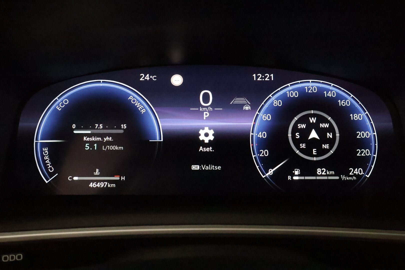 TOYOTA COROLLA CROSS 2022 2.0 Hybrid AWD-i Launch Edition ** Adapt.vakkari / P.kamera / Navi / Digimittaristo / KeylessGo / LED / Ratinlämmitin** - 3,99 % KORKOTARJOUS TÄHÄN AUTOON 31.8. ASTI! - Kahdet renkaat aluvanteilla / Merkkihuollettu
