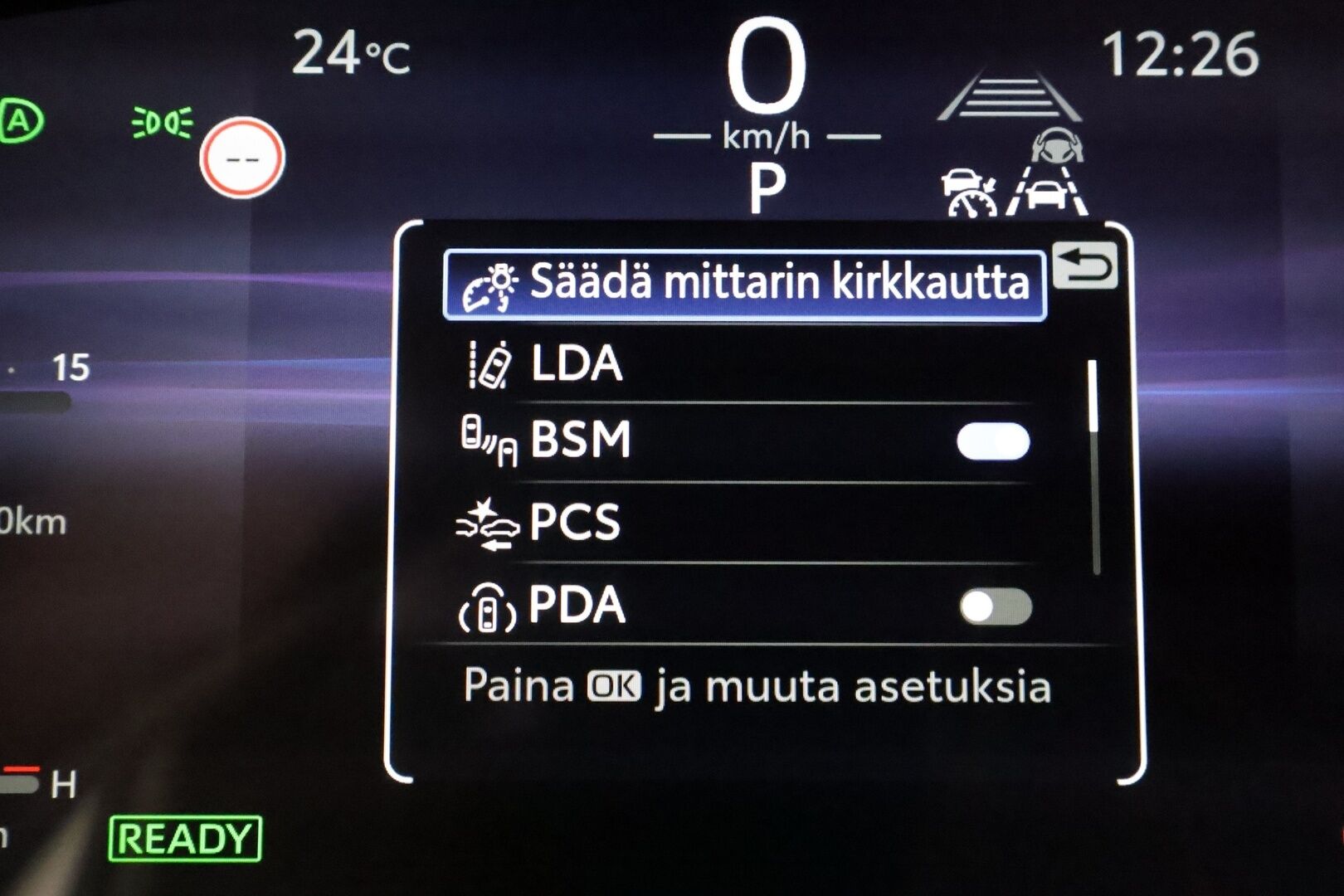 TOYOTA COROLLA CROSS 2022 2.0 Hybrid AWD-i Launch Edition ** Adapt.vakkari / P.kamera / Navi / Digimittaristo / KeylessGo / LED / Ratinlämmitin** - 3,99 % KORKOTARJOUS TÄHÄN AUTOON 31.8. ASTI! - Kahdet renkaat aluvanteilla / Merkkihuollettu