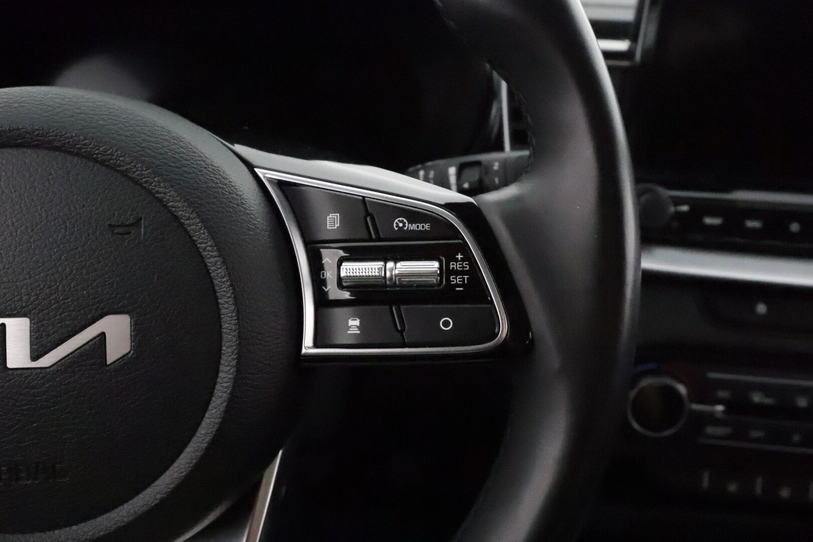 KIA XCEED 2022 1,6 GDI Plug-In Hybrid Business Premium DCT **Adapt.vakkari / P.kamera / Puolinahat / Digimittaristo / Sähköluukku** - Kahdet renkaat aluvanteilla / Merkkihuollettu / KeylessGo / Apple&Android