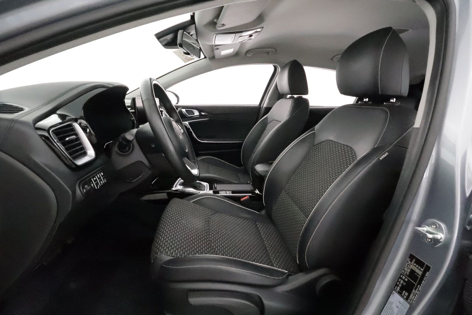 KIA XCEED 2022 1,6 GDI Plug-In Hybrid Business Premium DCT **Adapt.vakkari / P.kamera / Puolinahat / Digimittaristo / Sähköluukku** - Kahdet renkaat aluvanteilla / Merkkihuollettu / KeylessGo / Apple&Android
