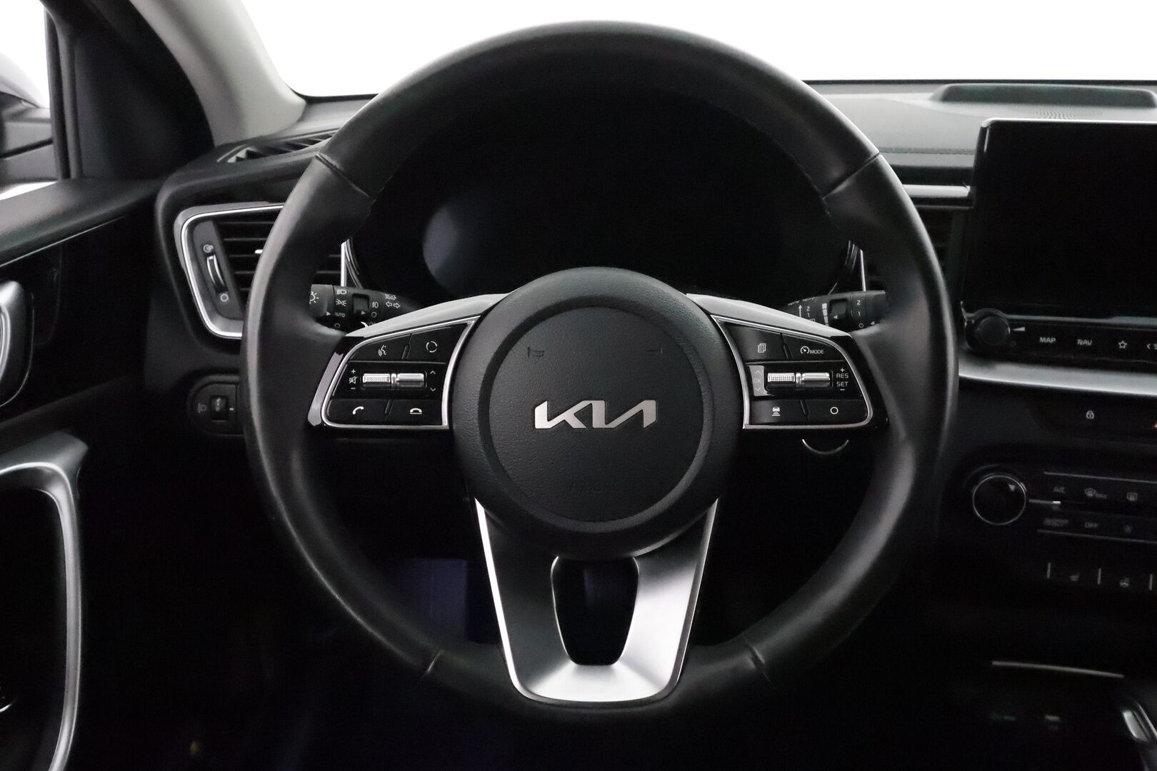 KIA XCEED 2022 1,6 GDI Plug-In Hybrid Business Premium DCT **Adapt.vakkari / P.kamera / Puolinahat / Digimittaristo / Sähköluukku** - Kahdet renkaat aluvanteilla / Merkkihuollettu / KeylessGo / Apple&Android