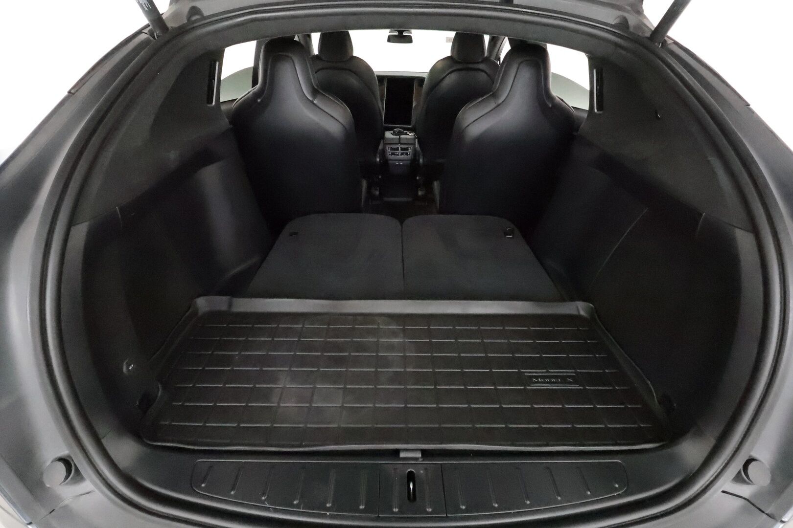 TESLA MODEL X 2020 Long Range AWD 6-Paik **Koukku / Ilma-alusta / Adapt.Vakkari / LED-valot / P.kamera / Premium Audio / Navi / Keyless** - 3,99 % KORKOTARJOUS TÄHÄN AUTOON - 2x Latauskaapelit / Kahdet Renkaat