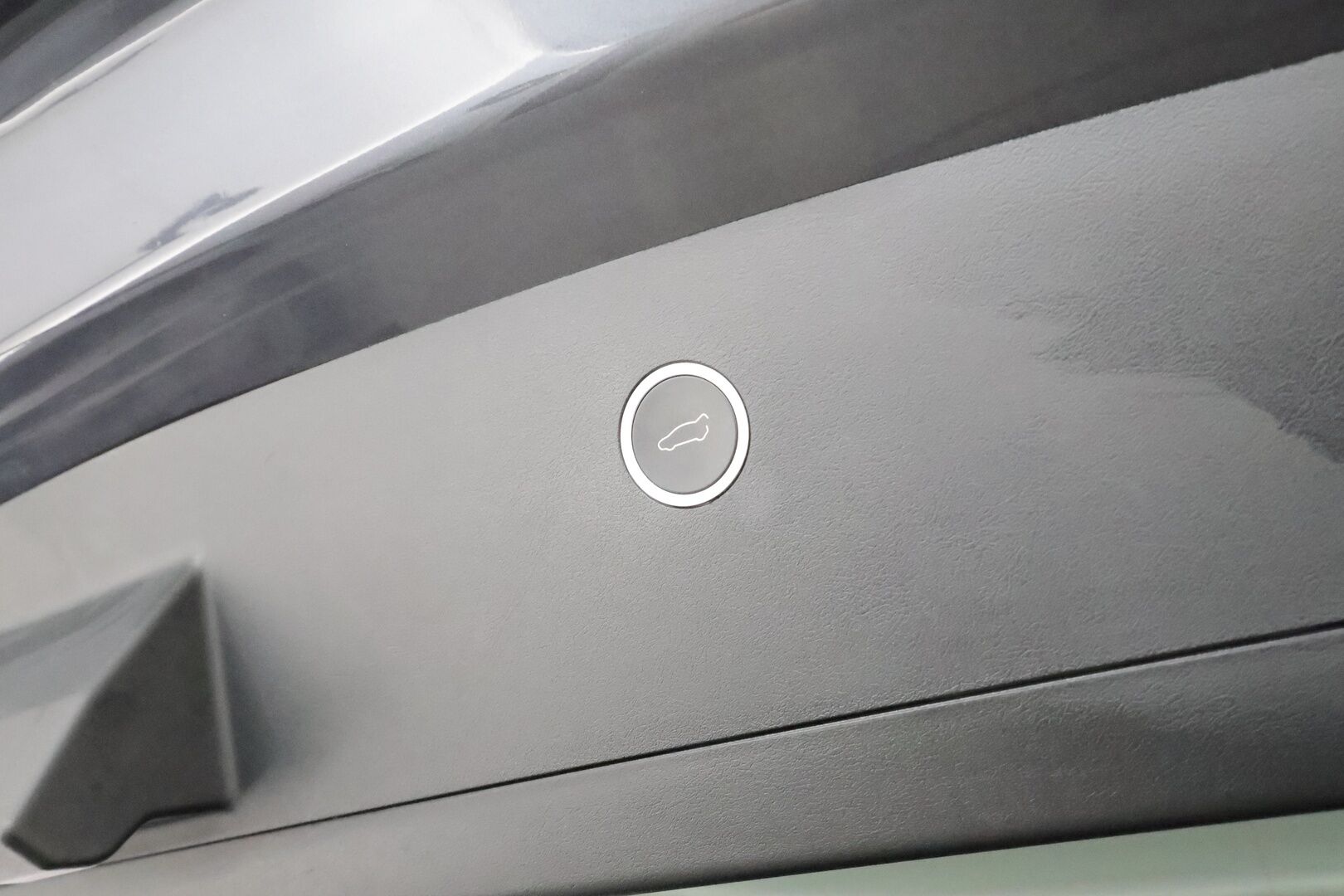 TESLA MODEL X 2020 Long Range AWD 6-Paik **Koukku / Ilma-alusta / Adapt.Vakkari / LED-valot / P.kamera / Premium Audio / Navi / Keyless** - 3,99 % KORKOTARJOUS TÄHÄN AUTOON - 2x Latauskaapelit / Kahdet Renkaat
