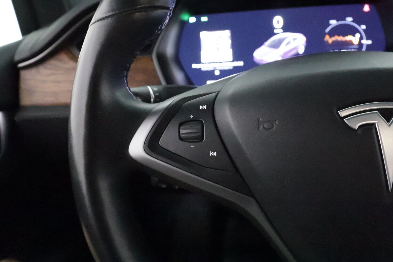TESLA MODEL X 2020 Long Range AWD 6-Paik **Koukku / Ilma-alusta / Adapt.Vakkari / LED-valot / P.kamera / Premium Audio / Navi / Keyless** - 3,99 % KORKOTARJOUS TÄHÄN AUTOON - 2x Latauskaapelit / Kahdet Renkaat