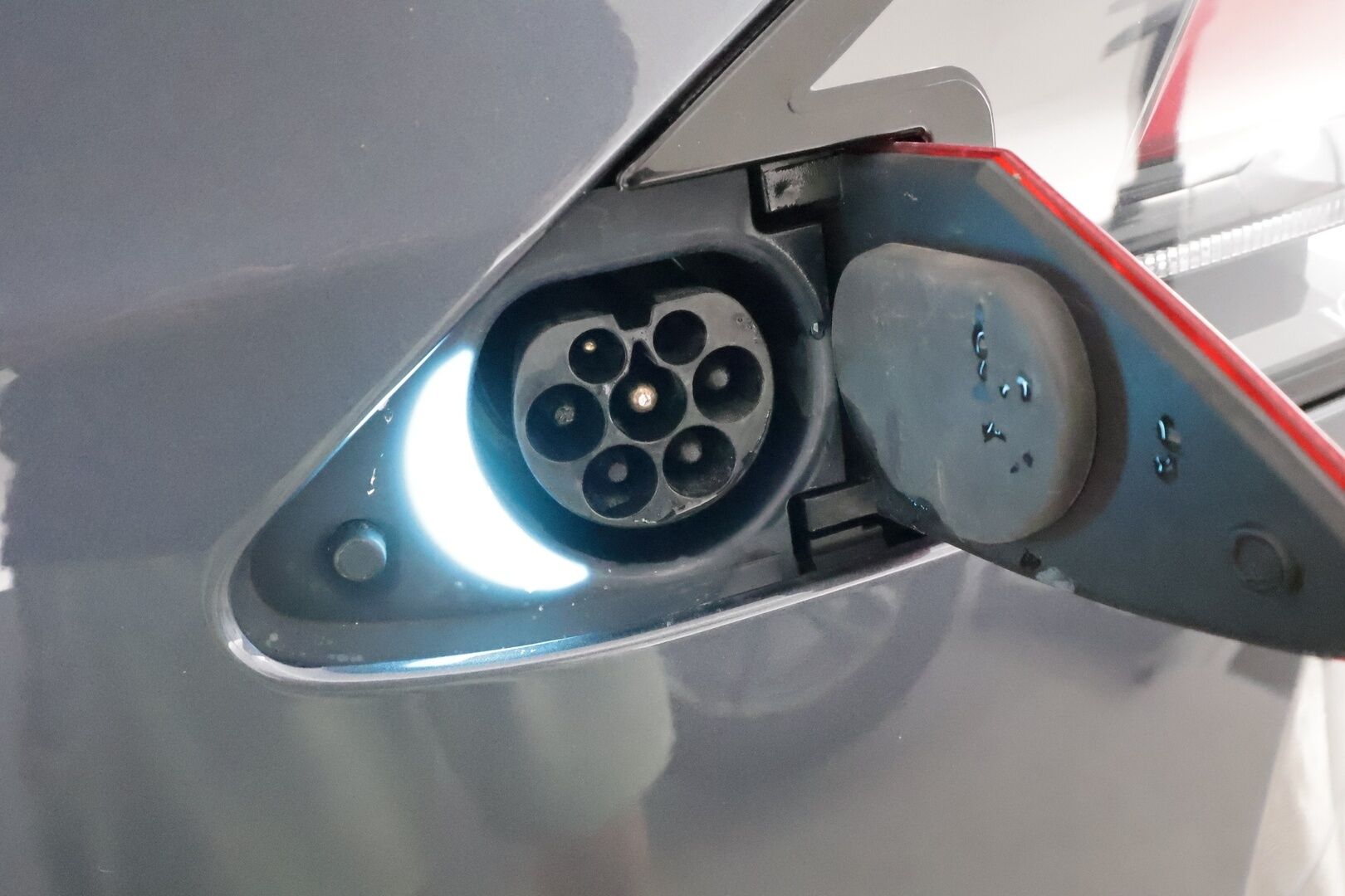 TESLA MODEL X 2020 Long Range AWD 6-Paik **Koukku / Ilma-alusta / Adapt.Vakkari / LED-valot / P.kamera / Premium Audio / Navi / Keyless** - 3,99 % KORKOTARJOUS TÄHÄN AUTOON - 2x Latauskaapelit / Kahdet Renkaat