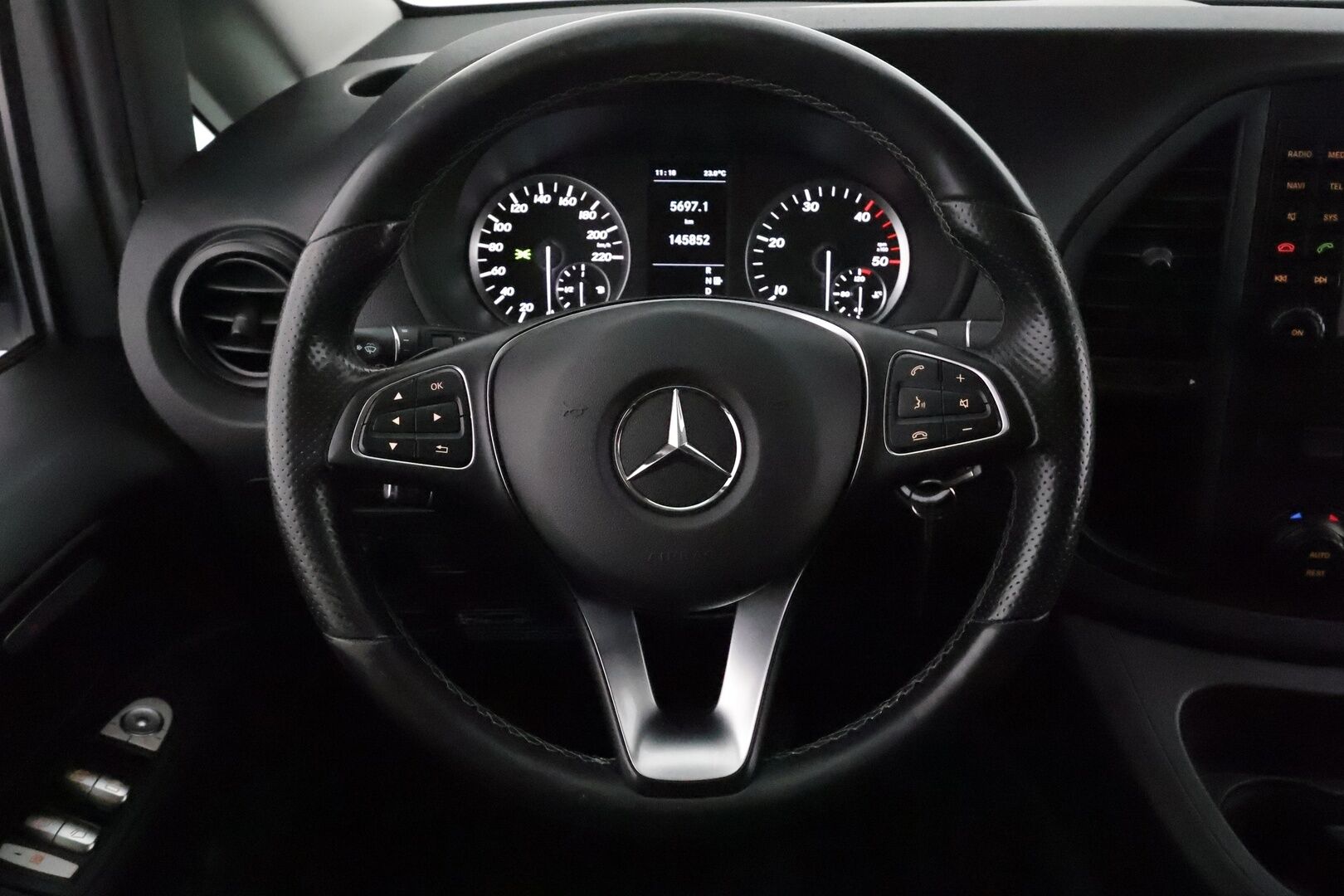 MERCEDES-BENZ V 2019 250 CDi 4Matic Marco Polo 6-paik **Vakkari / ILS LED / Pop-Up Roof / P.kamera / Navi / Bluetooth / Koukku / Lisäkatos** - Seikkailijan unelma / Merkkihuollettu