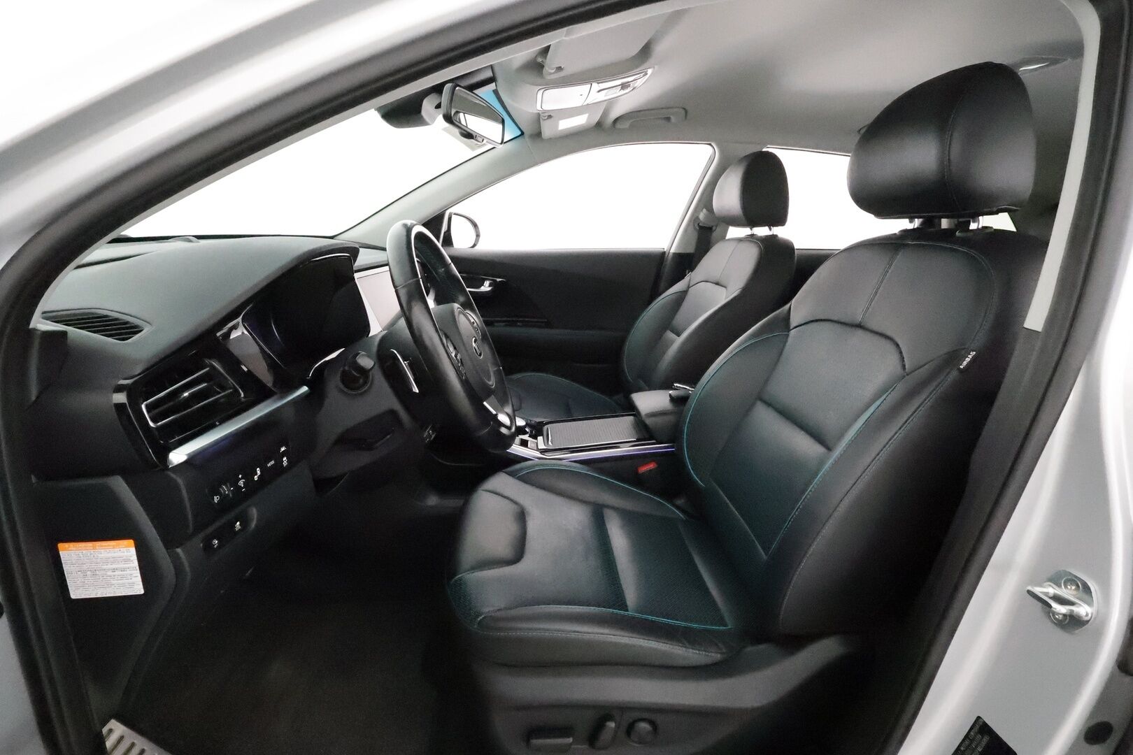 KIA NIRO 2021 64 kWh Advance Plus **Adapt.vakkari / Ilmastoidut nahat / Lämpöpumppu / P.kamera / Muistipenkki / LED / Digimittaristo** - *Super Varusteet* SoH 96,4% / Kahdet hyvät renkaat aluvanteilla / Merkkihuollettu