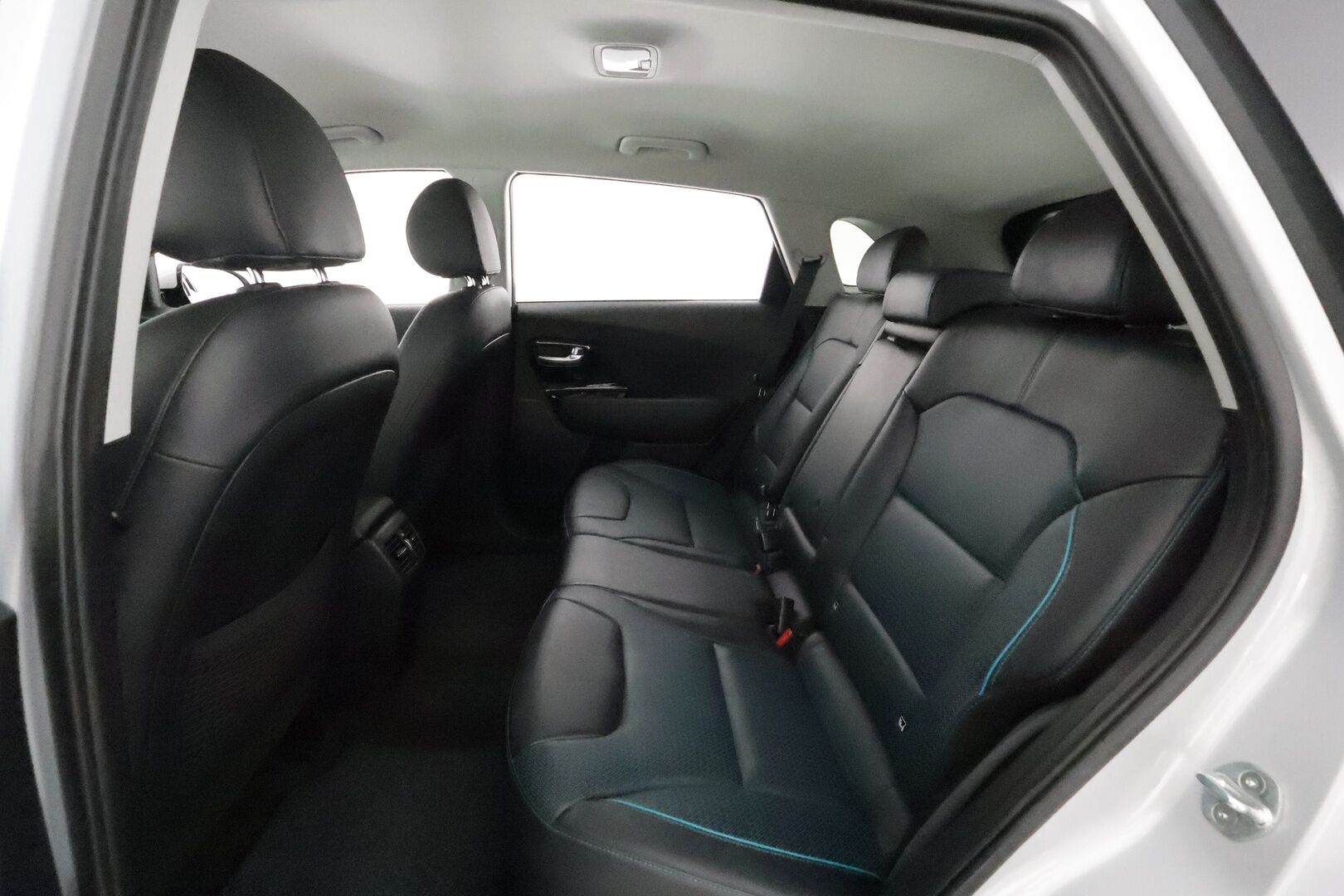 KIA NIRO 2021 64 kWh Advance Plus **Adapt.vakkari / Ilmastoidut nahat / Lämpöpumppu / P.kamera / Muistipenkki / LED / Digimittaristo** - *Super Varusteet* SoH 96,4% / Kahdet hyvät renkaat aluvanteilla / Merkkihuollettu
