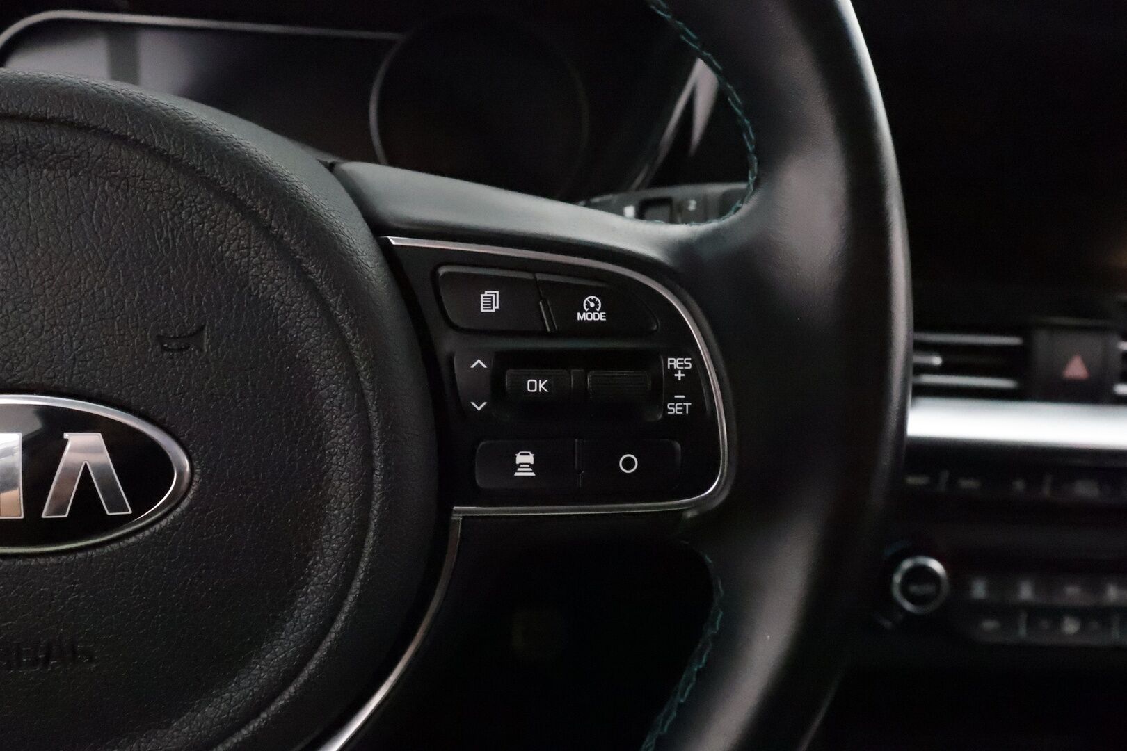 KIA NIRO 2021 64 kWh Advance Plus **Adapt.vakkari / Ilmastoidut nahat / Lämpöpumppu / P.kamera / Muistipenkki / LED / Digimittaristo** - *Super Varusteet* SoH 96,4% / Kahdet hyvät renkaat aluvanteilla / Merkkihuollettu