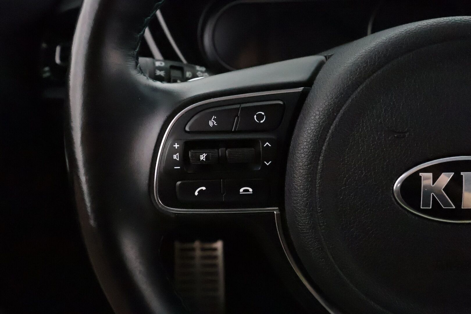 KIA NIRO 2021 64 kWh Advance Plus **Adapt.vakkari / Ilmastoidut nahat / Lämpöpumppu / P.kamera / Muistipenkki / LED / Digimittaristo** - *Super Varusteet* SoH 96,4% / Kahdet hyvät renkaat aluvanteilla / Merkkihuollettu