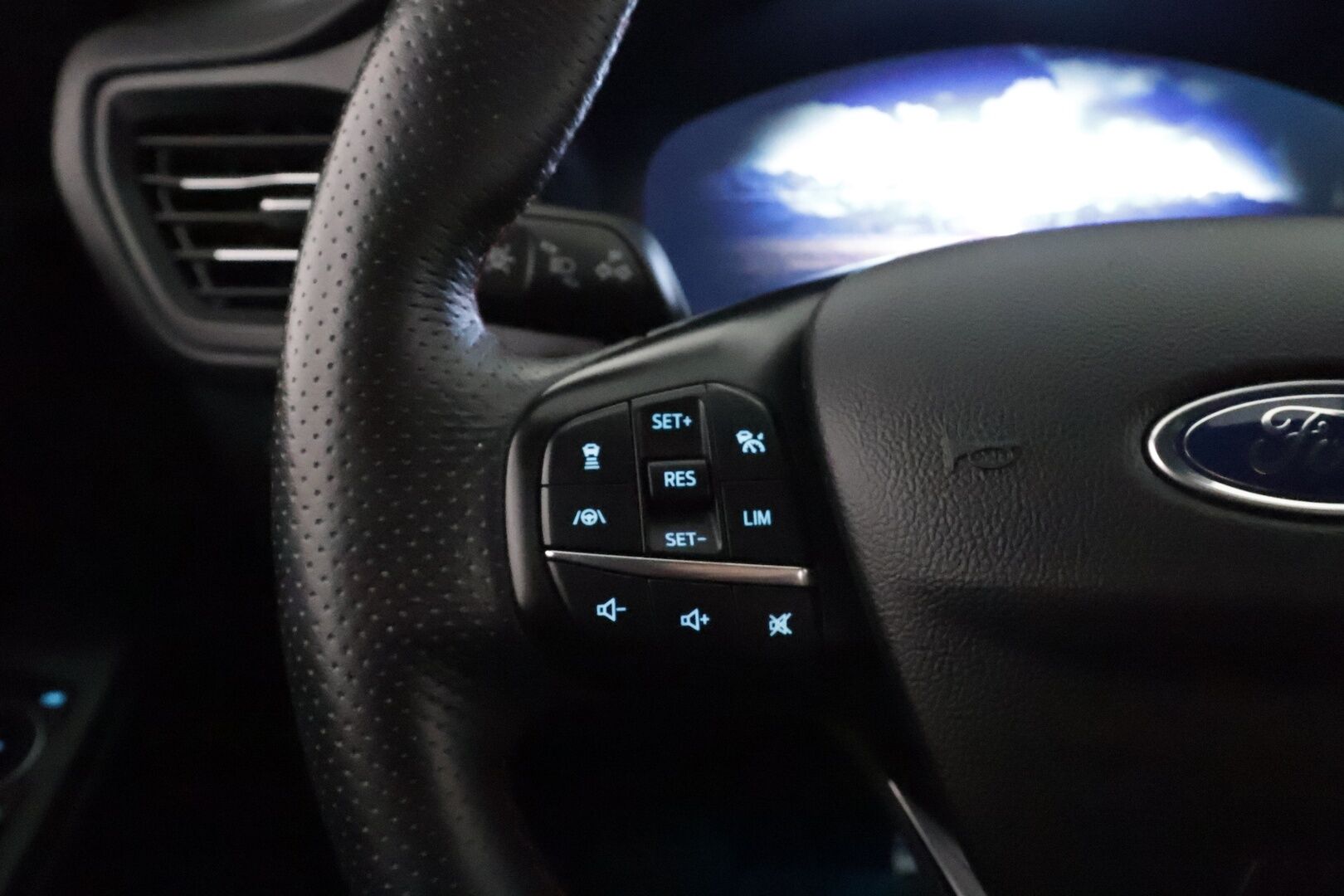 FORD KUGA 2021 2,5 Ladattava hybridi (PHEV) CVT FWD ST-Line **Adapt.Vakkari / LED-valot / P.kamera / Navi / Koukku / KeylessGO** - Kummatkin renkaat ajokuntoiset / Huollot ok / Siisti yksilö *