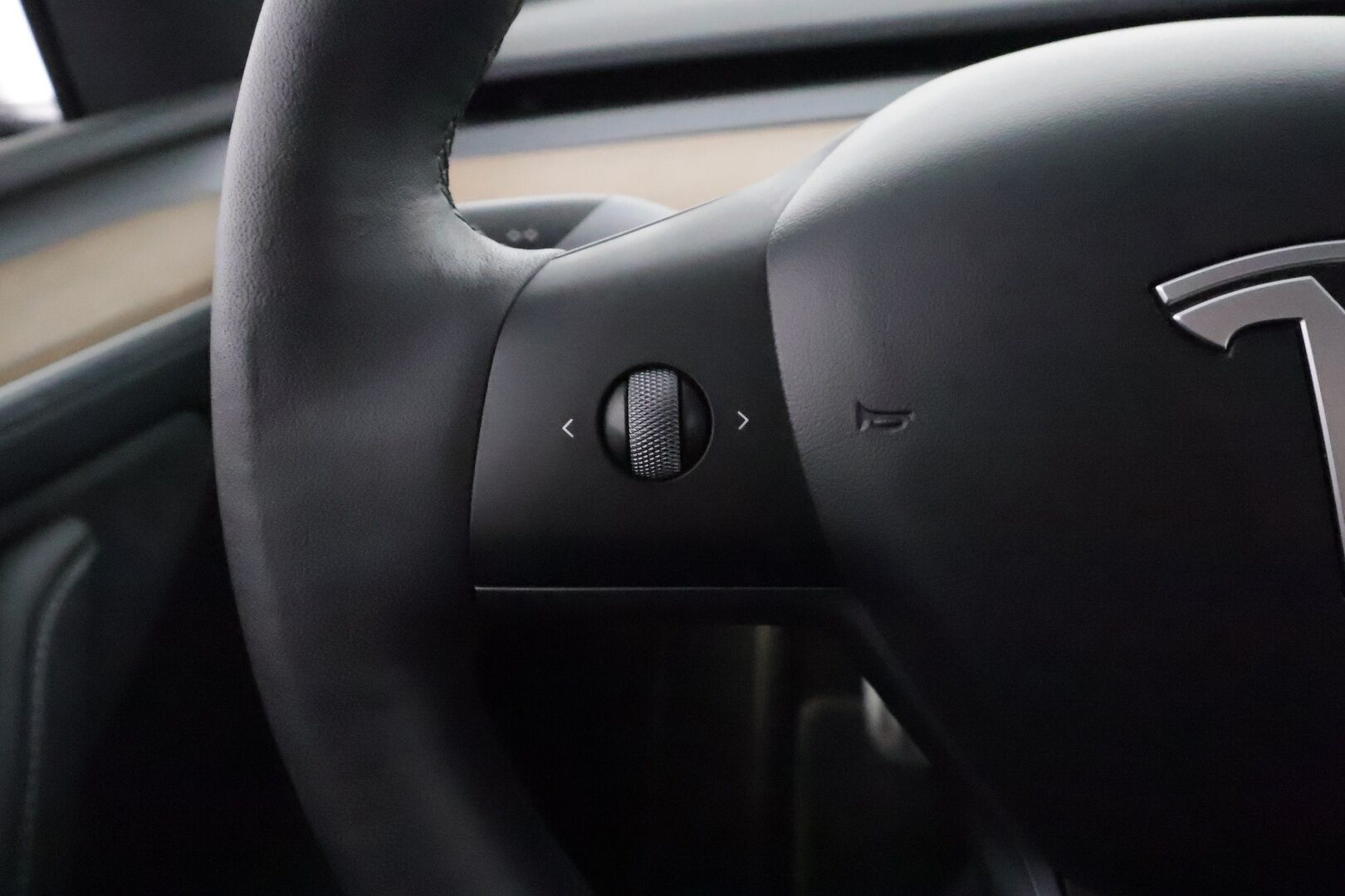 TESLA MODEL Y 2022 Performance AWD AMD Ryzen **Lasikatto / Lämpöpumppu / Adapt.Vakkari / Matrix-LED / P.Kamera / Muistipenkki / Navi** - 3,99 % KORKOTARJOUS TÄHÄN AUTOON - 2x Latauskaapelit / Kahdet Renkaat