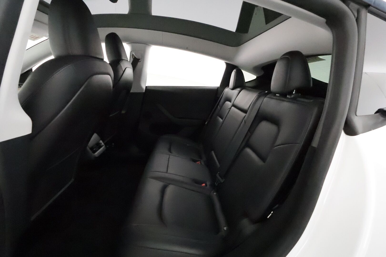 TESLA MODEL Y 2022 Performance AWD AMD Ryzen **Lasikatto / Lämpöpumppu / Adapt.Vakkari / Matrix-LED / P.Kamera / Muistipenkki / Navi** - 3,99 % KORKOTARJOUS TÄHÄN AUTOON - 2x Latauskaapelit / Kahdet Renkaat
