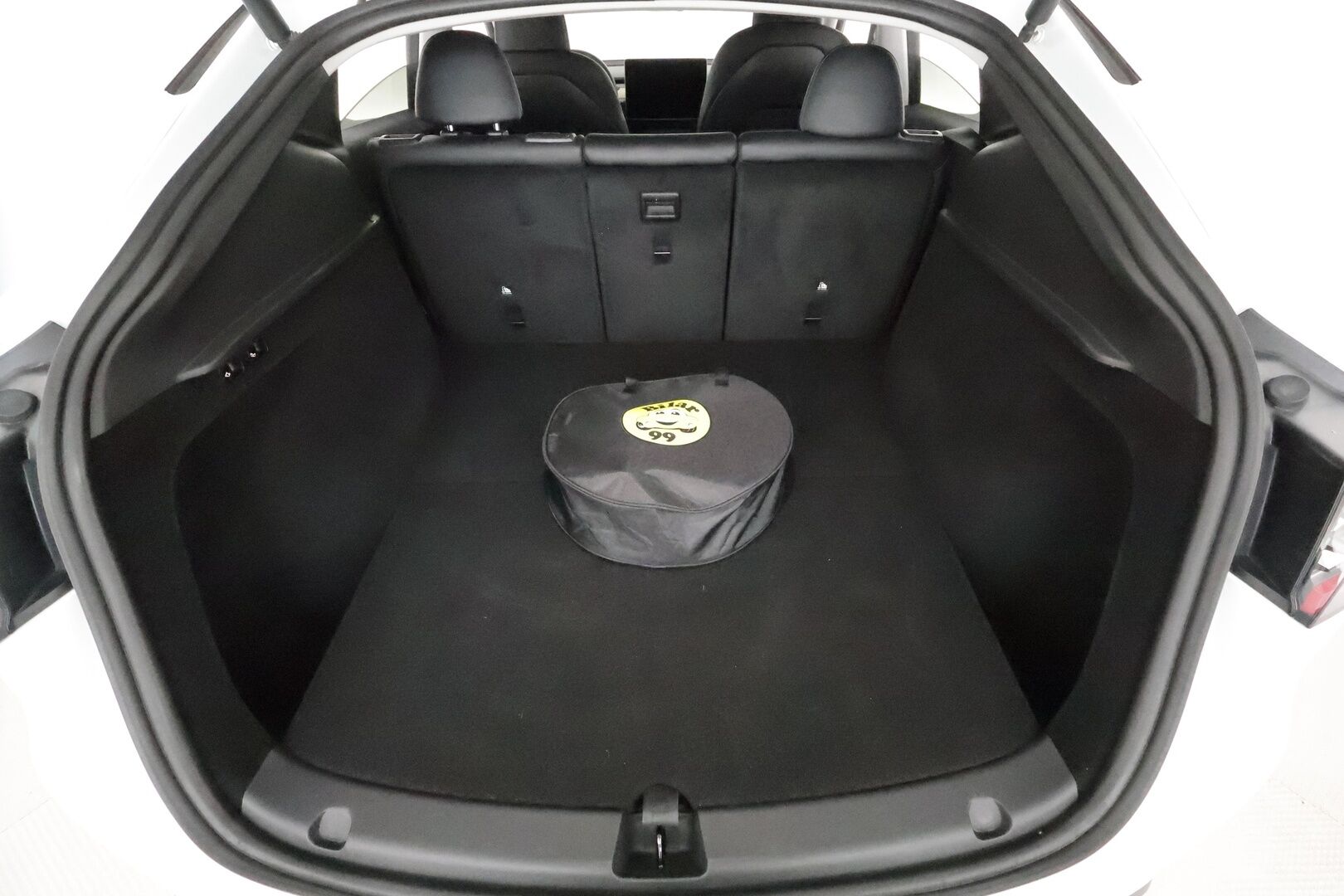 TESLA MODEL Y 2022 Performance AWD AMD Ryzen **Lasikatto / Lämpöpumppu / Adapt.Vakkari / Matrix-LED / P.Kamera / Muistipenkki / Navi** - 3,99 % KORKOTARJOUS TÄHÄN AUTOON - 2x Latauskaapelit / Kahdet Renkaat