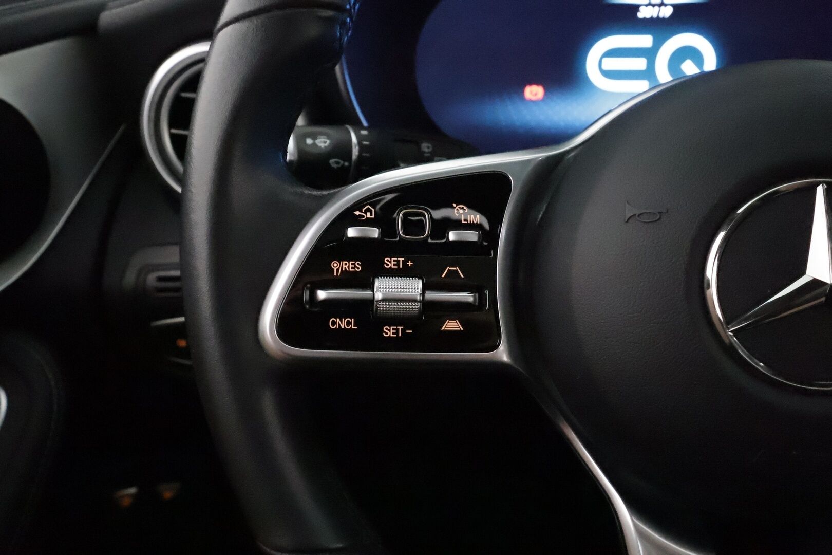 MERCEDES-BENZ GLC 2020 300 e 4MATIC A Business EQ Power **Panorama / Adapt.Vakkari / Multibeam / Koukku / P.kamera / Sporttipenkit / Navi** - 3,99 % KORKOTARJOUS TÄHÄN AUTOON - 2x Latauskaapelit / Kahdet Renkaat