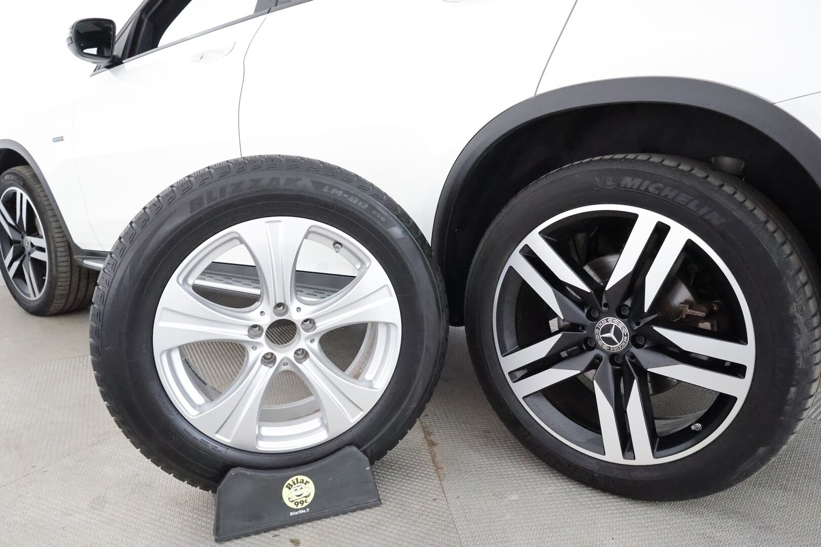 MERCEDES-BENZ GLC 2020 300 e 4MATIC A Business EQ Power **Panorama / Distronic+ / Multibeam / Koukku / P.kamera / Sporttipenkit / Navi** - Lisälämmitin / 2x Latauskaapelit / Kahdet Renkaat / KeylessGo