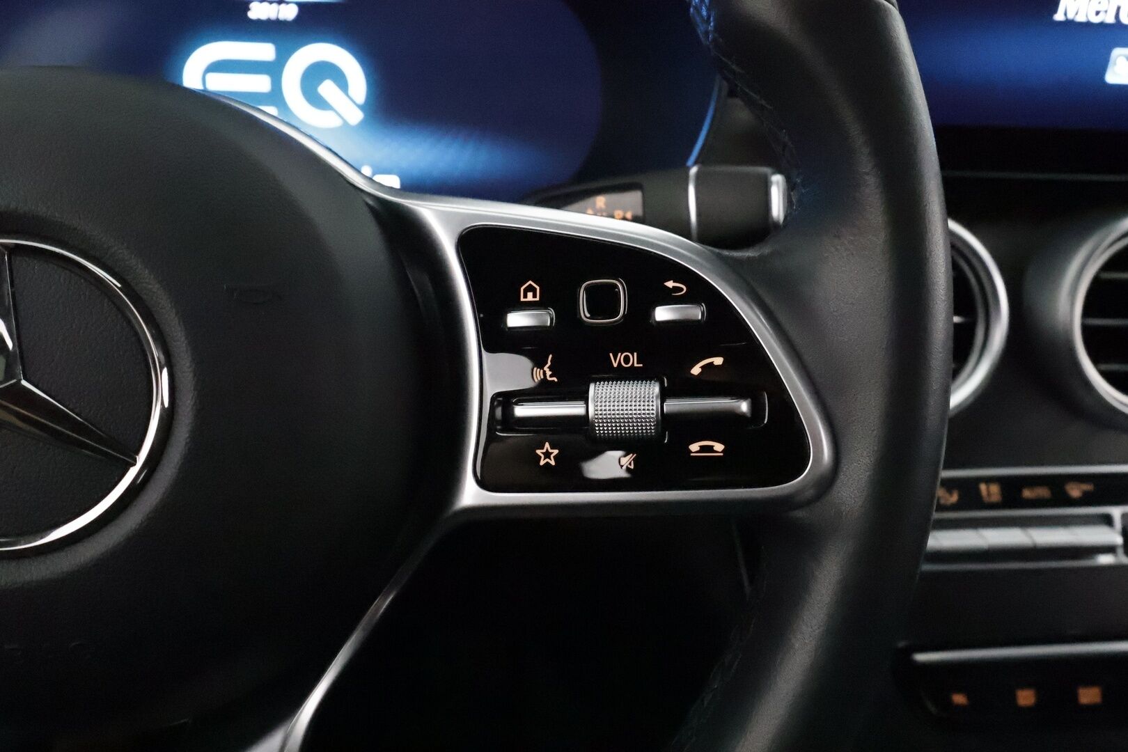 MERCEDES-BENZ GLC 2020 300 e 4MATIC A Business EQ Power **Panorama / Distronic+ / Multibeam / Koukku / P.kamera / Sporttipenkit / Navi** - Lisälämmitin / 2x Latauskaapelit / Kahdet Renkaat / KeylessGo