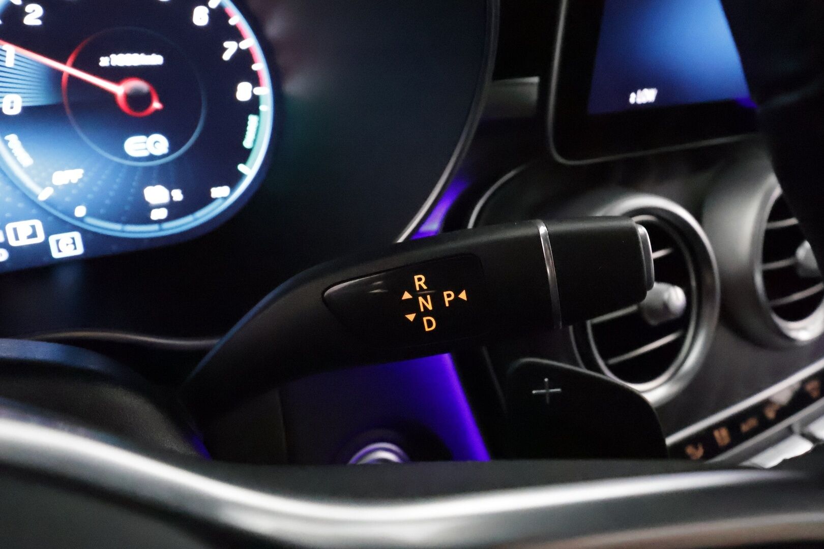 MERCEDES-BENZ GLC 2020 300 e 4MATIC A Business EQ Power **Panorama / Distronic+ / Multibeam / Koukku / P.kamera / Sporttipenkit / Navi** - Lisälämmitin / 2x Latauskaapelit / Kahdet Renkaat / KeylessGo