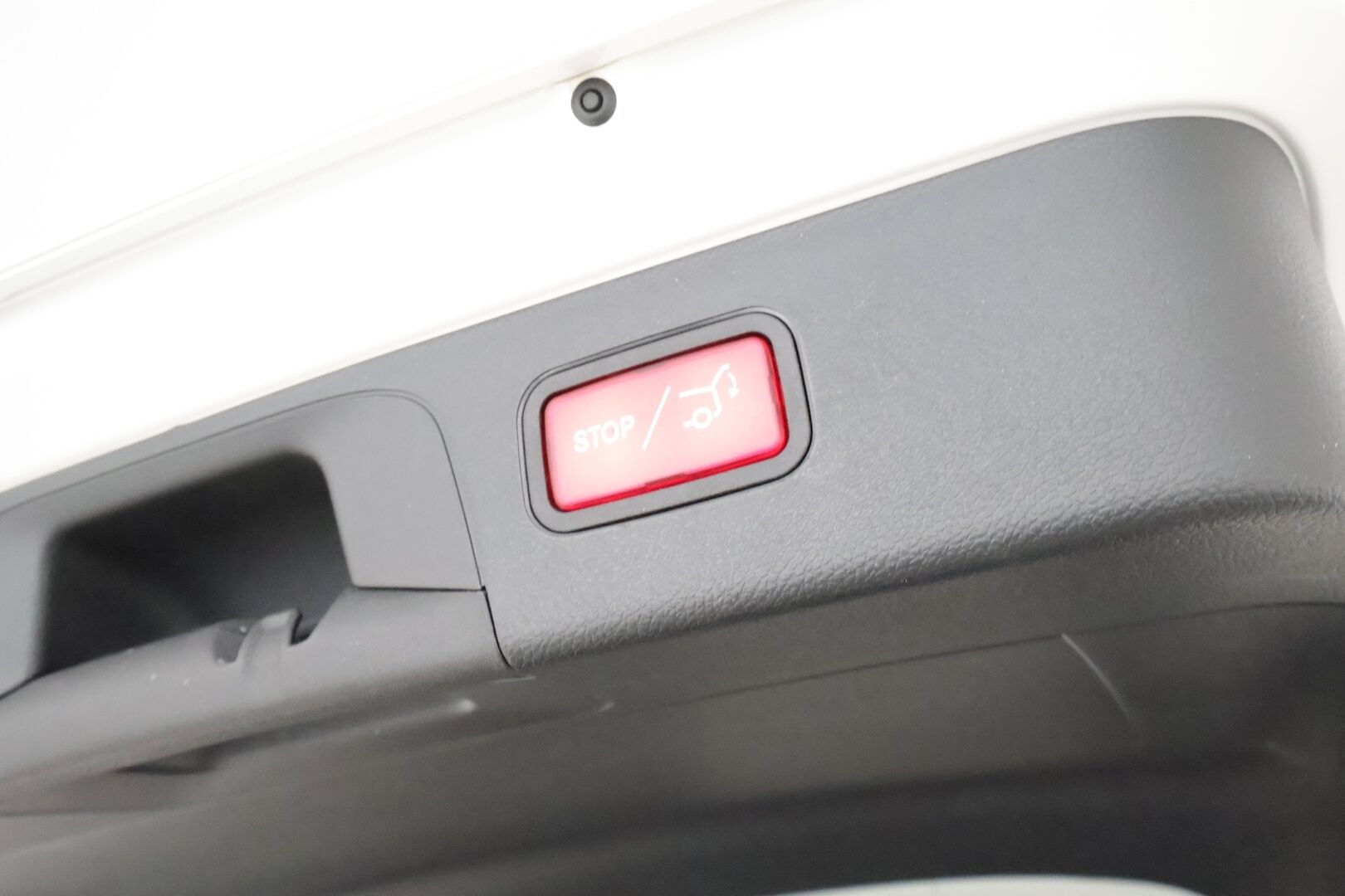 MERCEDES-BENZ GLC 2020 300 e 4MATIC A Business EQ Power **Panorama / Distronic+ / Multibeam / Koukku / P.kamera / Sporttipenkit / Navi** - Lisälämmitin / 2x Latauskaapelit / Kahdet Renkaat / KeylessGo