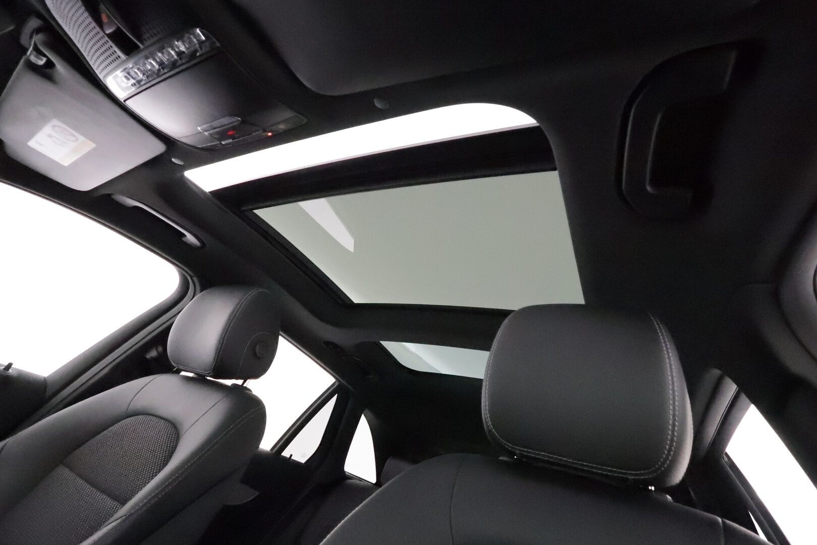 MERCEDES-BENZ GLC 2020 300 e 4MATIC A Business EQ Power **Panorama / Distronic+ / Multibeam / Koukku / P.kamera / Sporttipenkit / Navi** - Lisälämmitin / 2x Latauskaapelit / Kahdet Renkaat / KeylessGo