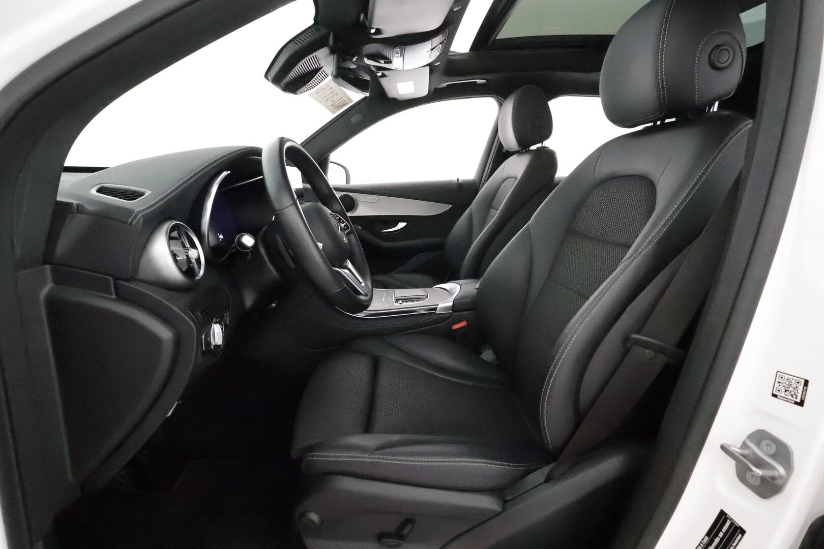 MERCEDES-BENZ GLC 2020 300 e 4MATIC A Business EQ Power **Panorama / Distronic+ / Multibeam / Koukku / P.kamera / Sporttipenkit / Navi** - Lisälämmitin / 2x Latauskaapelit / Kahdet Renkaat / KeylessGo