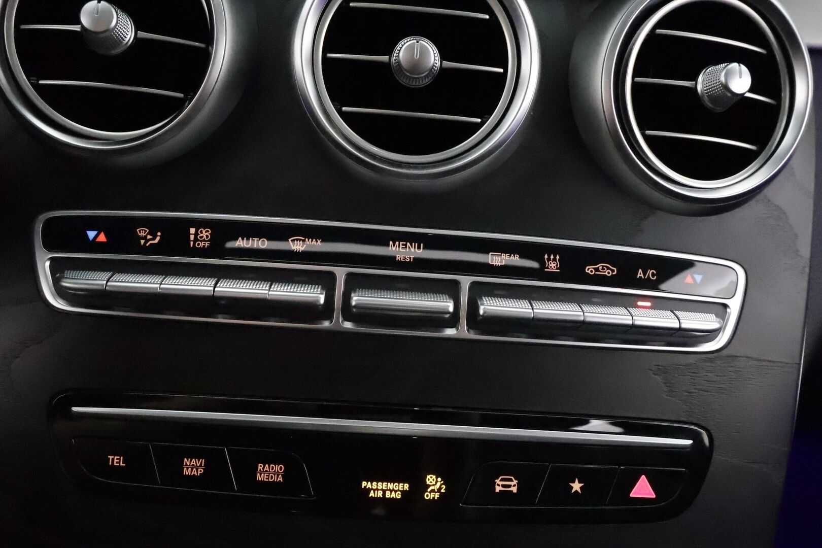 MERCEDES-BENZ GLC 2020 300 e 4MATIC A Business EQ Power **Panorama / Distronic+ / Multibeam / Koukku / P.kamera / Sporttipenkit / Navi** - Lisälämmitin / 2x Latauskaapelit / Kahdet Renkaat / KeylessGo