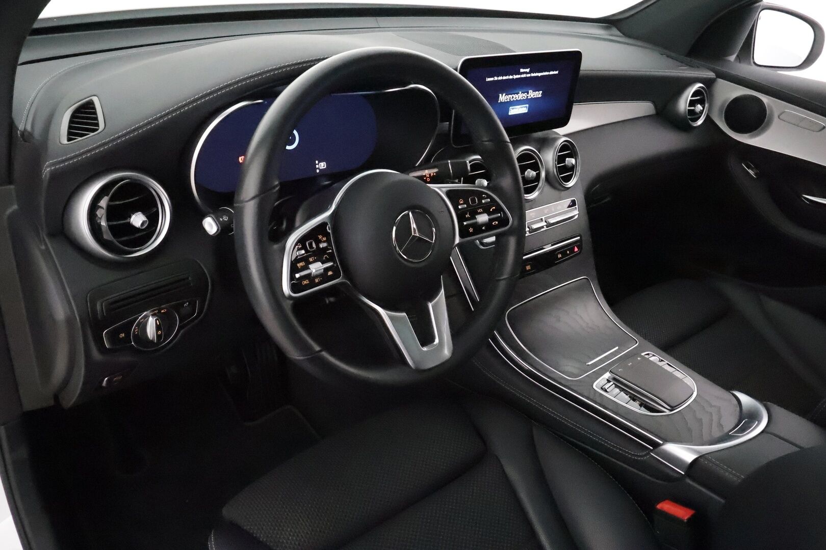 MERCEDES-BENZ GLC 2020 300 e 4MATIC A Business EQ Power **Panorama / Adapt.Vakkari / Multibeam / Koukku / P.kamera / Sporttipenkit / Navi** - 3,99 % KORKOTARJOUS TÄHÄN AUTOON - 2x Latauskaapelit / Kahdet Renkaat