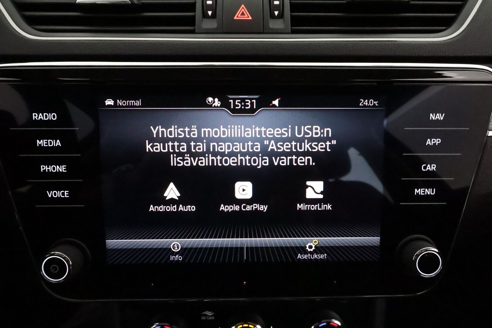 SKODA SUPERB 2023 Combi 1.4 TSI PHEV Style iV DSG **Webasto / Koukku / Adapt.Vakkari / Matrix-LED / P.kamera / Muistipenkki / Navi** - 2x Latauskaapelit