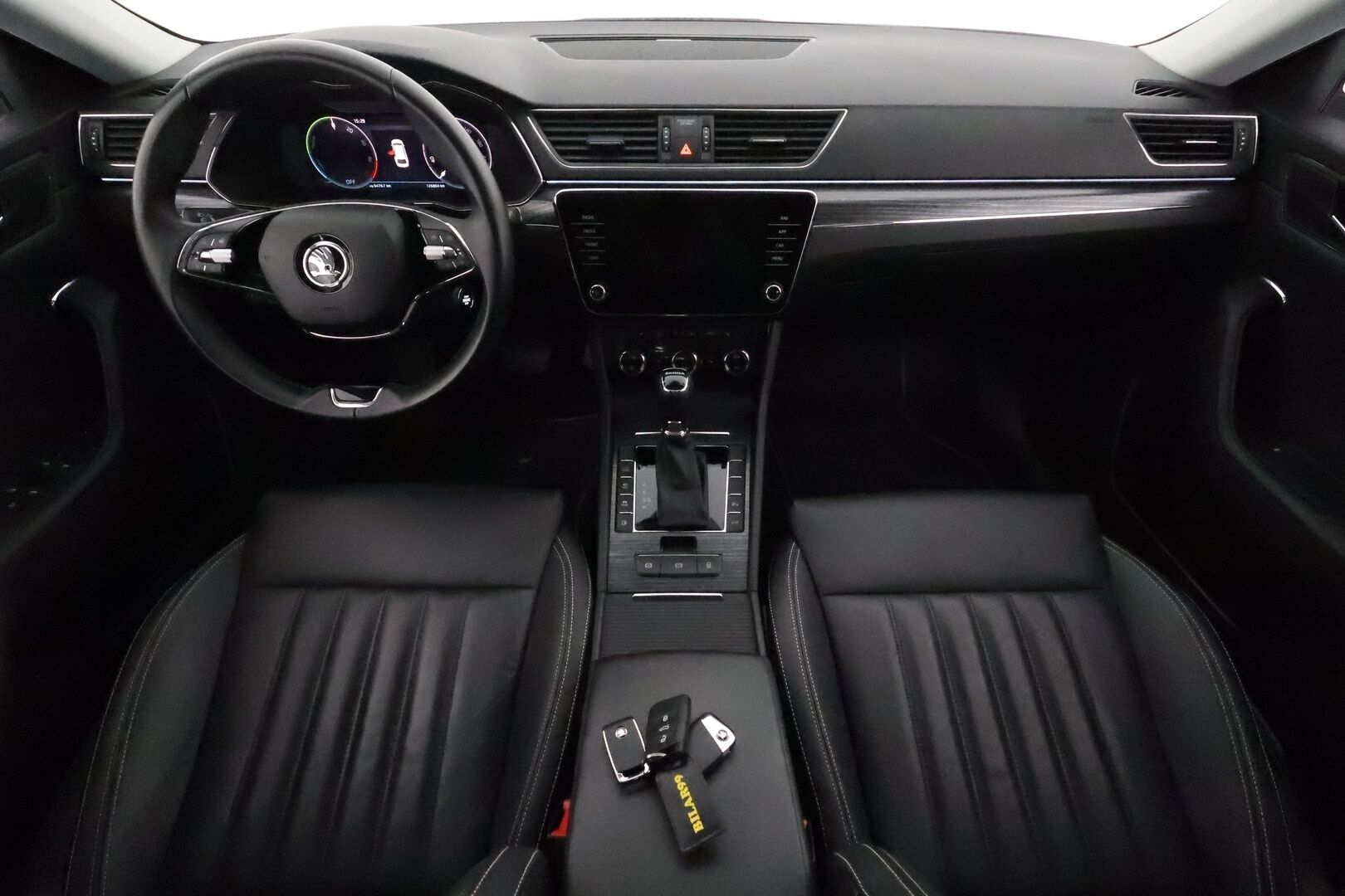 SKODA SUPERB 2023 Combi 1.4 TSI PHEV Style iV DSG **Webasto / Koukku / Adapt.Vakkari / Matrix-LED / P.kamera / Muistipenkki / Navi** - 2x Latauskaapelit