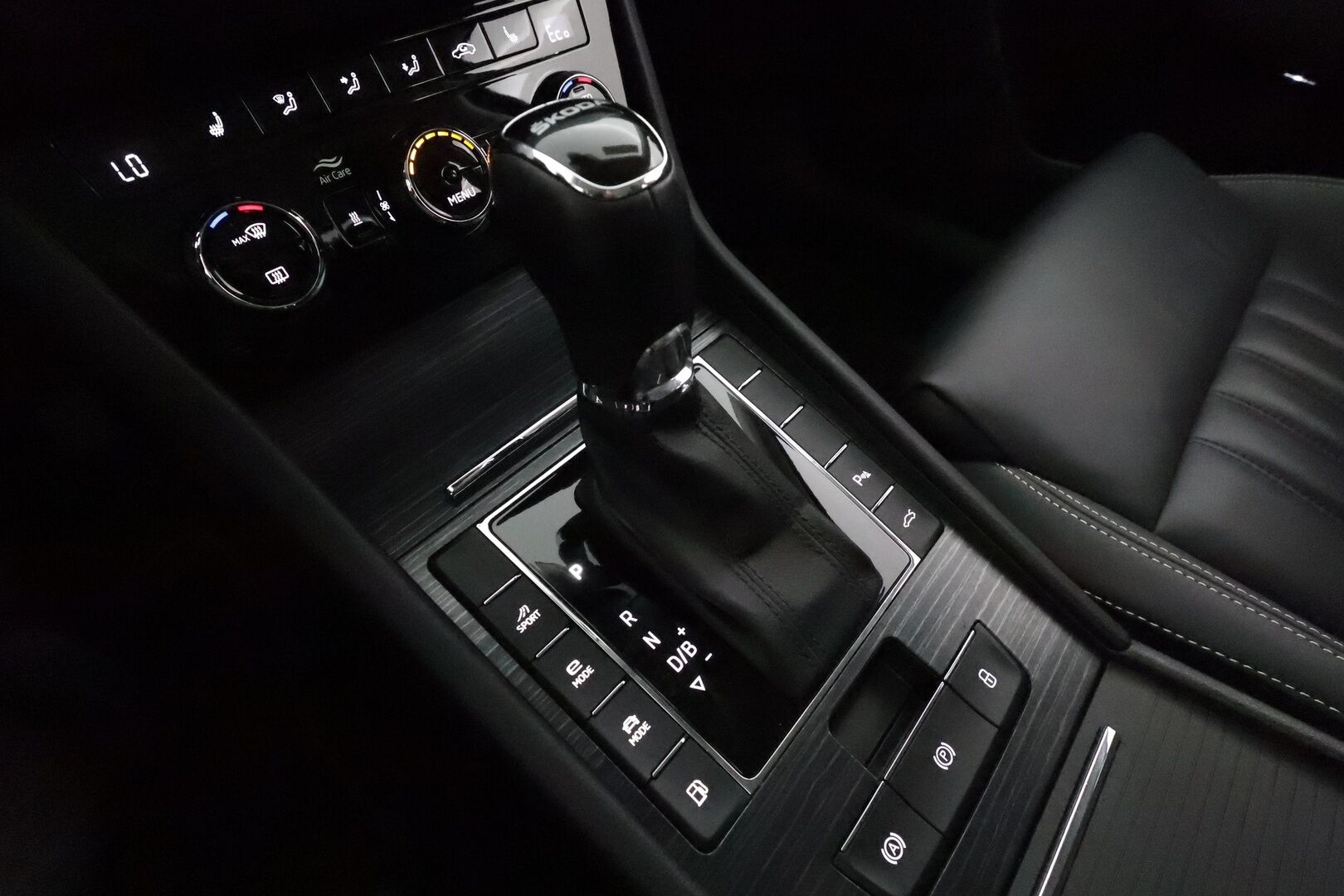 SKODA SUPERB 2023 Combi 1.4 TSI PHEV Style iV DSG **Webasto / Koukku / Adapt.Vakkari / Matrix-LED / P.kamera / Muistipenkki / Navi** - 2x Latauskaapelit
