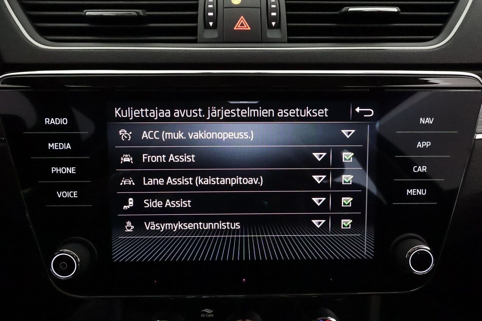 SKODA SUPERB 2023 Combi 1.4 TSI PHEV Style iV DSG **Webasto / Koukku / Adapt.Vakkari / Matrix-LED / P.kamera / Muistipenkki / Navi** - 2x Latauskaapelit