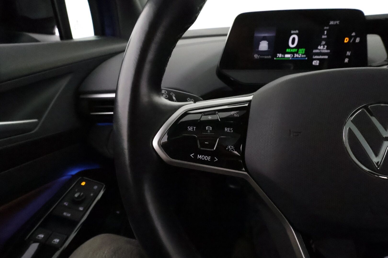 VOLKSWAGEN ID.4 2021 Pro Performance 1ST Max**HUD / Lasikatto / ACC / Matrix-LED / 360° / Lämpöpumppu / Koukku / Hierovat Sportit Muistilla** - **HUIPPU VARUSTEET**