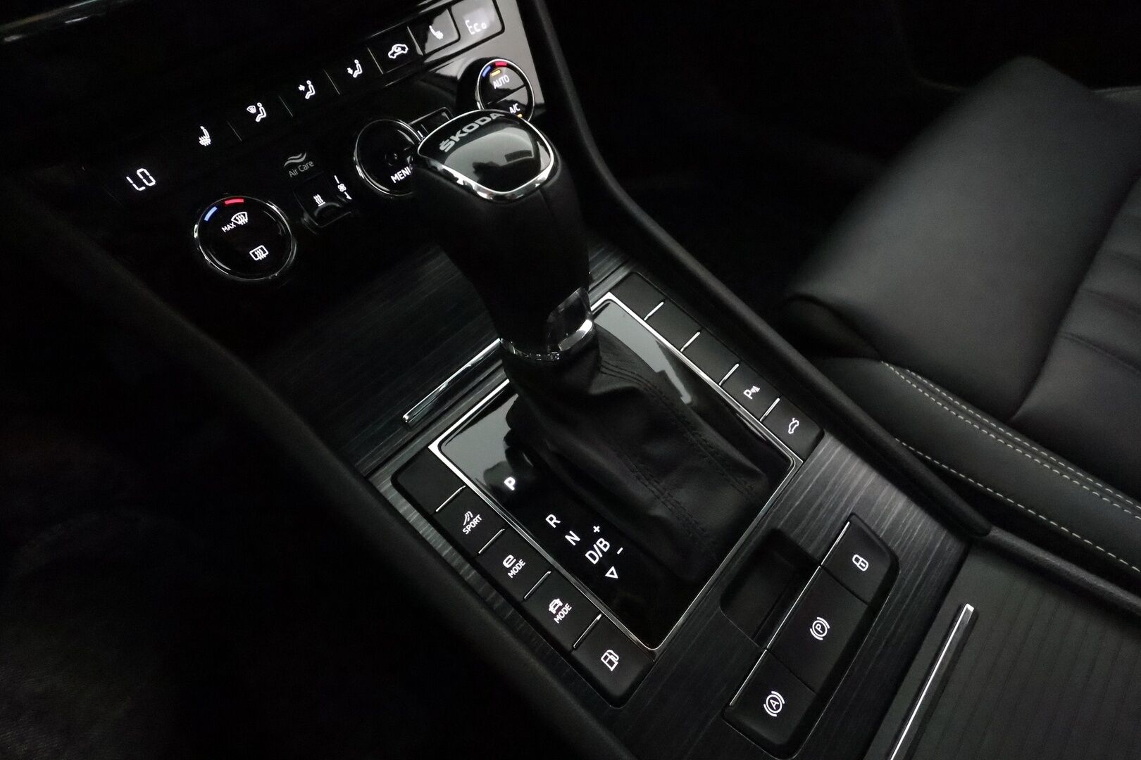 SKODA SUPERB 2023 Combi 1.4 TSI PHEV Style iV DSG **Webasto / Koukku / Adapt.Vakkari / Matrix-LED / P.kamera / Muistipenkki / Navi** - Akku kuntotarkastettu / 2x Latauskaapelit / Kahdet Renkaat