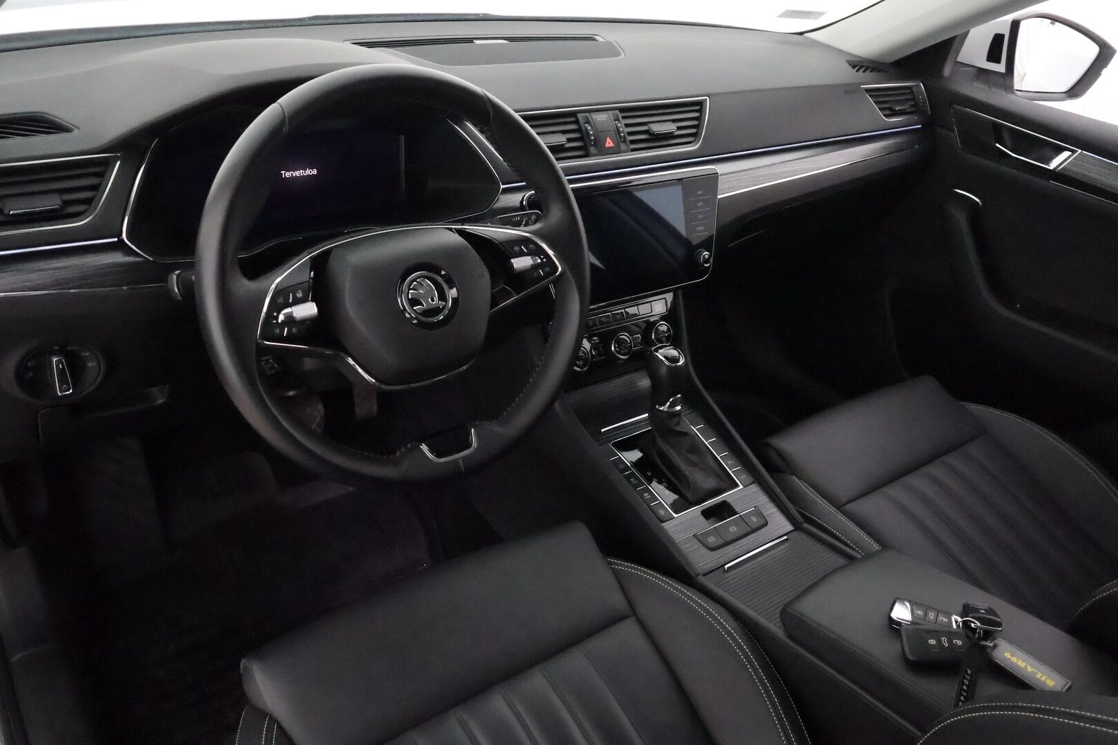 SKODA SUPERB 2023 Combi 1.4 TSI PHEV Style iV DSG **Webasto / Koukku / Adapt.Vakkari / Matrix-LED / P.kamera / Muistipenkki / Navi** - Akku kuntotarkastettu / 2x Latauskaapelit / Kahdet Renkaat