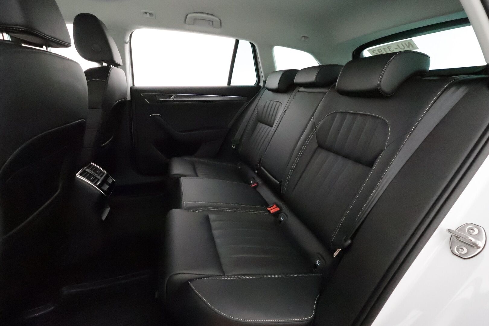 SKODA SUPERB 2023 Combi 1.4 TSI PHEV Style iV DSG **Webasto / Koukku / Adapt.Vakkari / Matrix-LED / P.kamera / Muistipenkki / Navi** - Akku kuntotarkastettu / 2x Latauskaapelit / Kahdet Renkaat