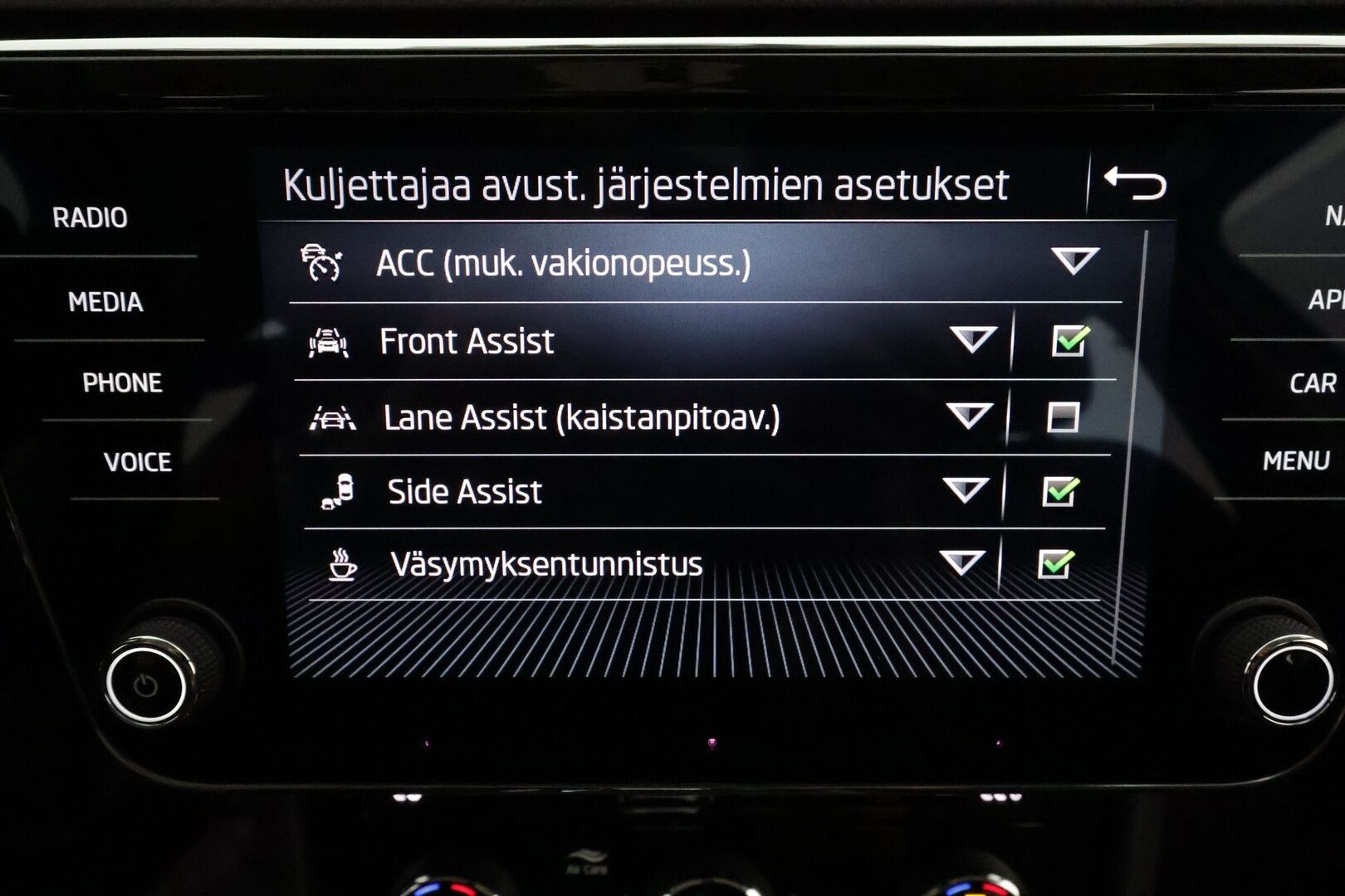 SKODA SUPERB 2023 Combi 1.4 TSI PHEV Style iV DSG **Webasto / Koukku / Adapt.Vakkari / Matrix-LED / P.kamera / Muistipenkki / Navi** - Akku kuntotarkastettu / 2x Latauskaapelit / Kahdet Renkaat
