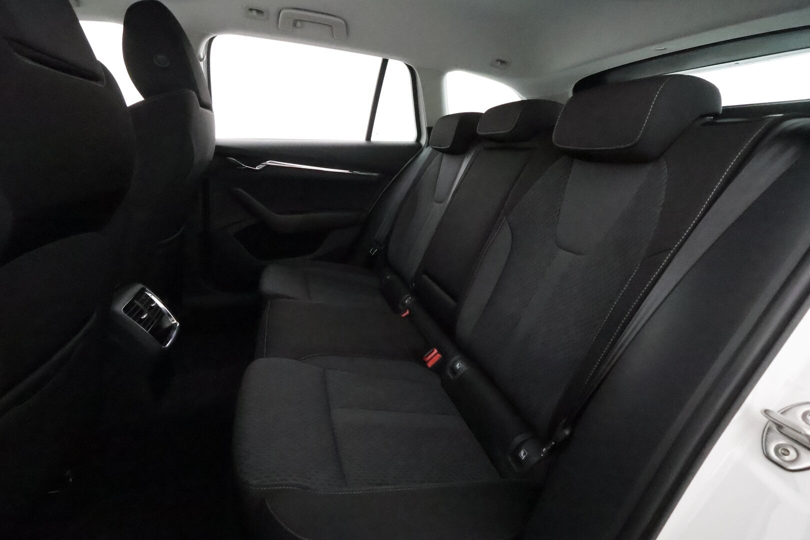 SKODA OCTAVIA 2021 Combi 1,4 TSI PHEV Style iV DSG **Webasto / Koukku / Adapt.Vakkari / Matrix-LED / P.kamera / Kaistavahti / Keyless** - Akku kuntotarkastettu / 2x Latauskaapelit