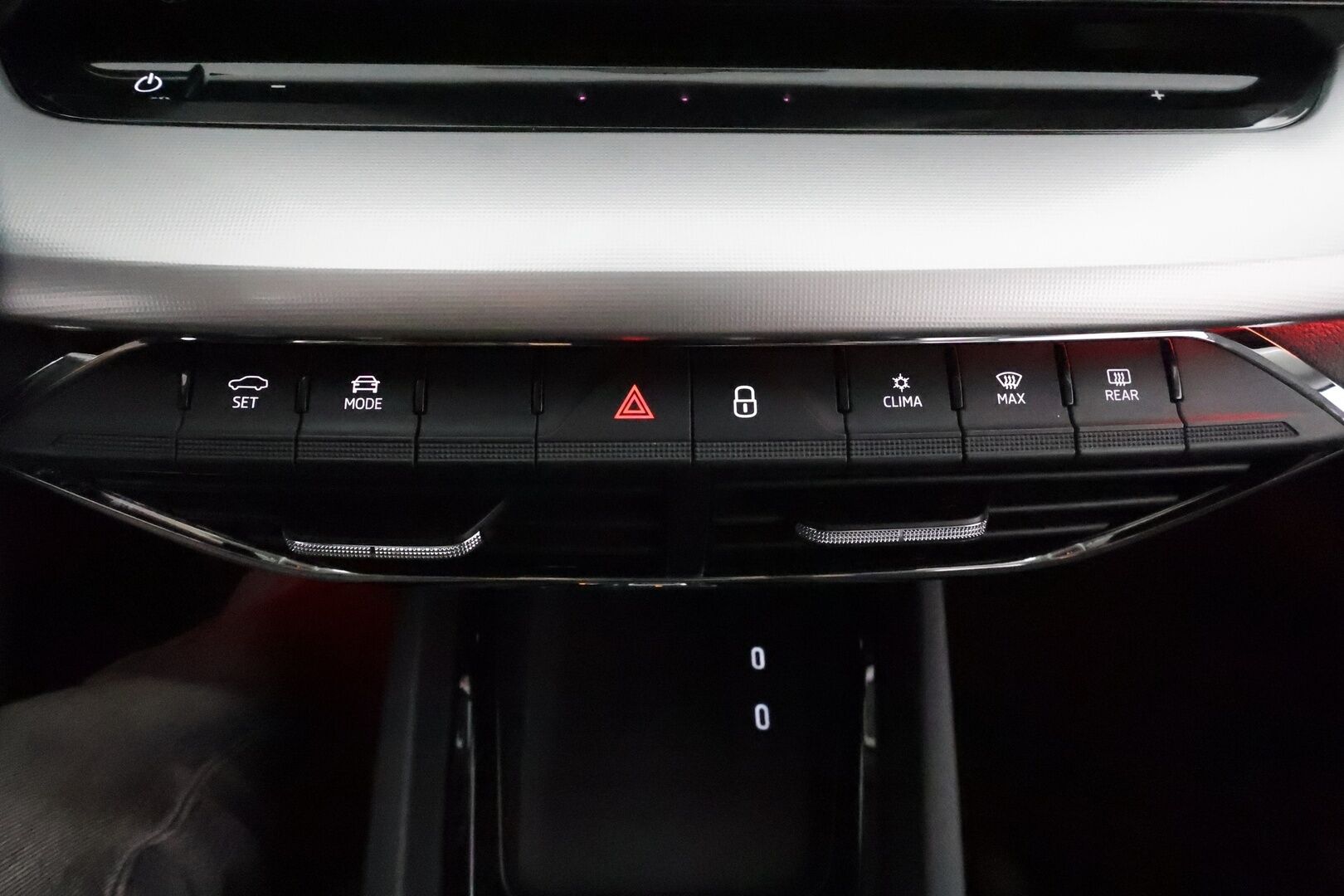 SKODA OCTAVIA 2021 Combi 1,4 TSI PHEV Style iV DSG **Webasto / Koukku / Adapt.Vakkari / Matrix-LED / P.kamera / Kaistavahti / Keyless** - Akku kuntotarkastettu / 2x Latauskaapelit