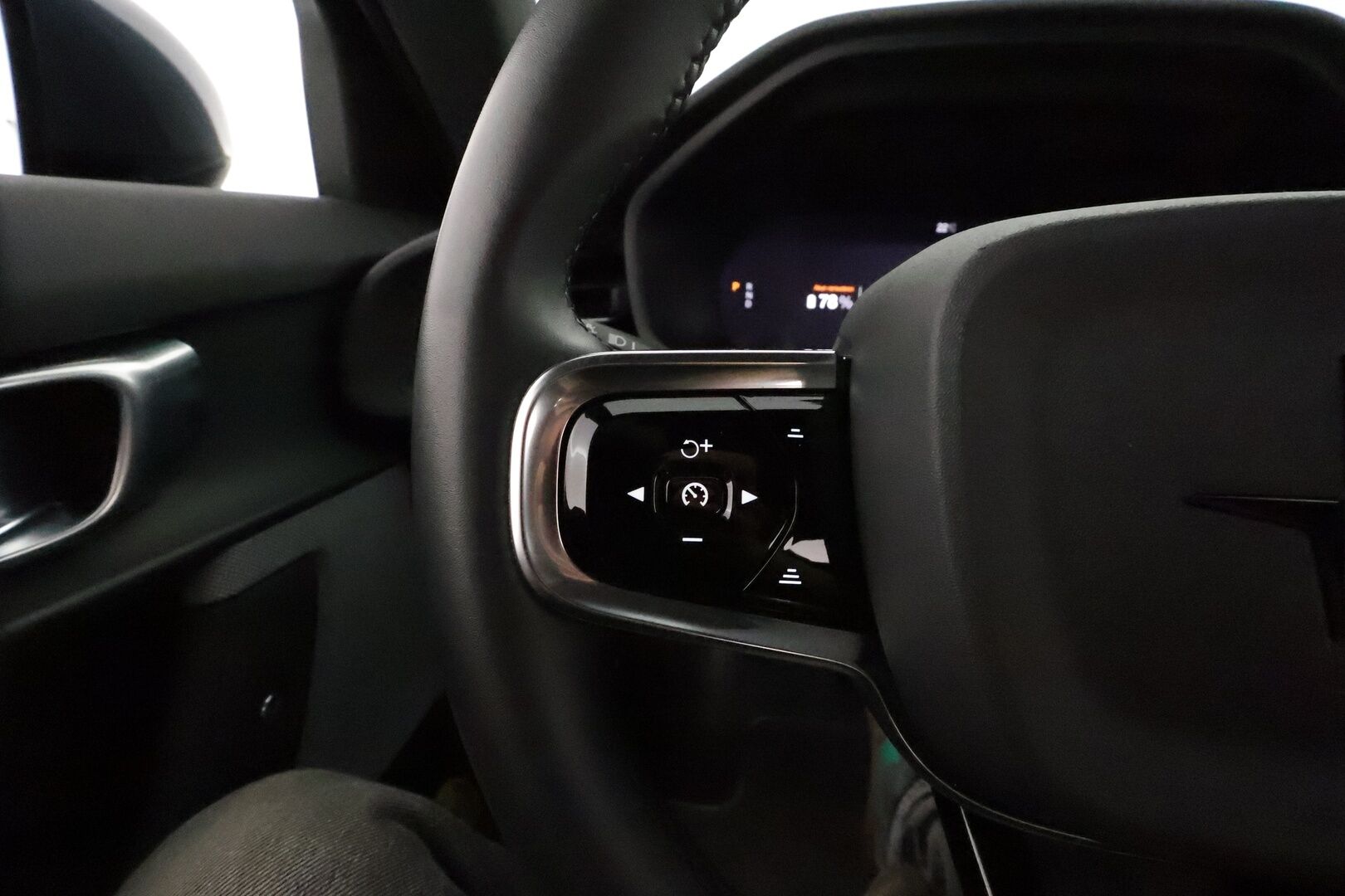 POLESTAR 2 2022 Long Range Single Motor, 170kW, 78kWh ** Sporttipenkit / P-Kamera / Keyless / LED ** - 3,99 % KORKOTARJOUS TÄHÄN AUTOON - Akku kuntotarkastettu 