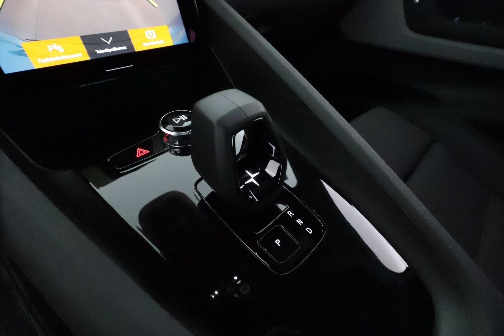 POLESTAR 2 2022 Long Range Single Motor, 170kW, 78kWh ** Sporttipenkit / P-Kamera / Keyless / LED ** - 3,99 % KORKOTARJOUS TÄHÄN AUTOON - Akku kuntotarkastettu 